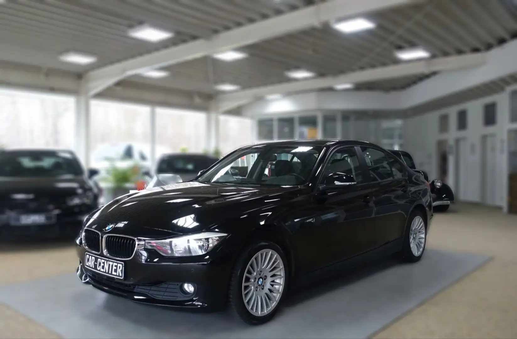 BMW 316 i Lim. F30; KLIMAAUT/ SHZ/ PDC/ LMF/ EU6 Schwarz - 1