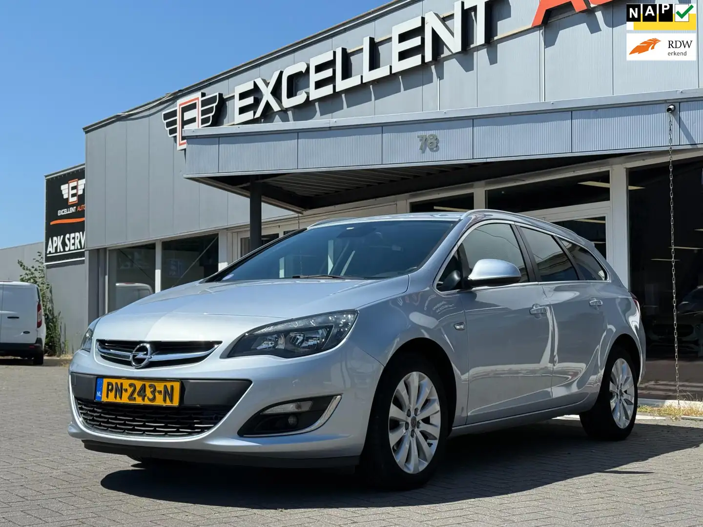 Opel Astra Sports Tourer 1.4 Business + Grijs - 1