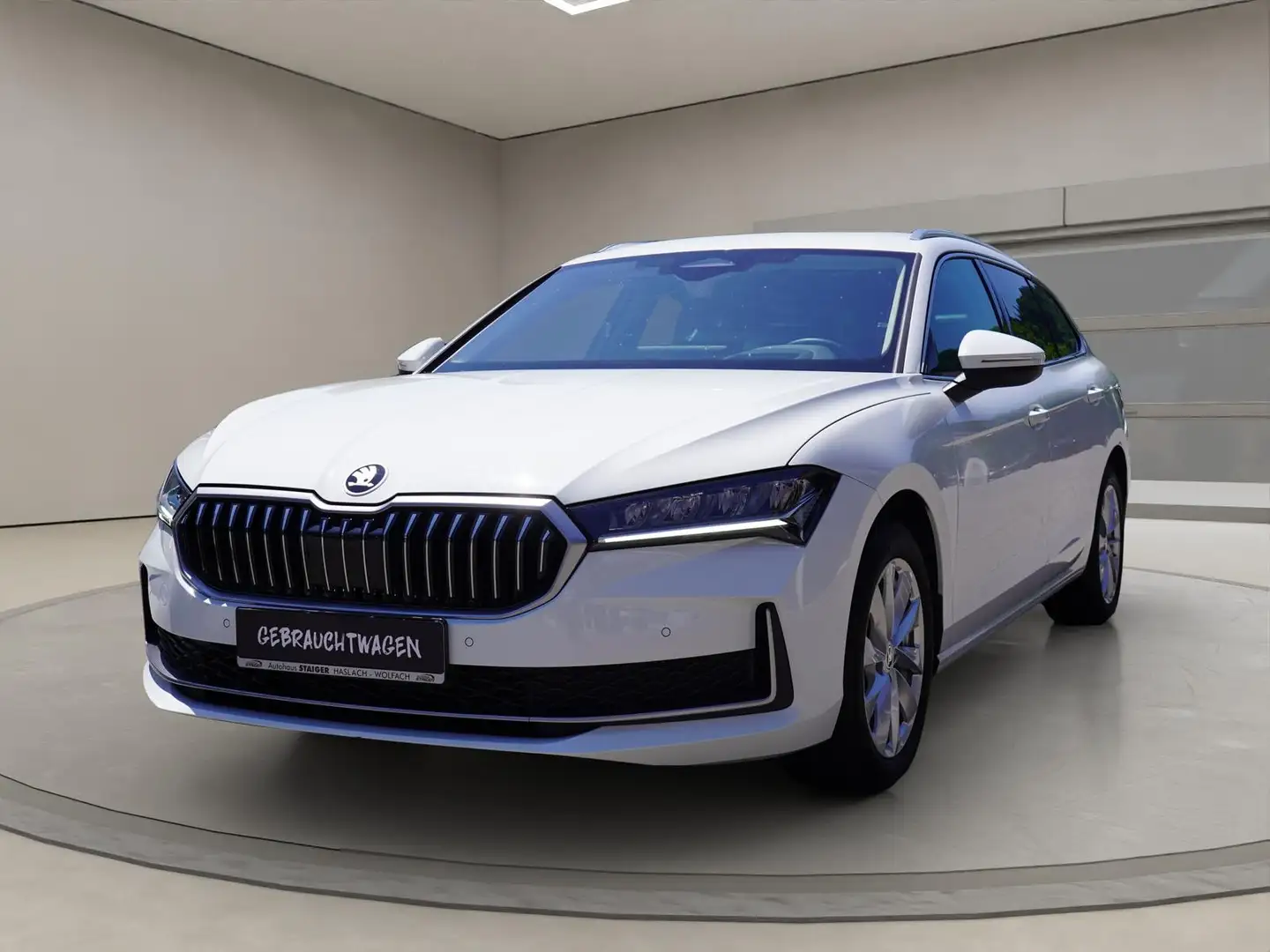 Skoda Superb Combi Selection 1,5 eTSI+SHZ+Kamera+ Weiß - 1