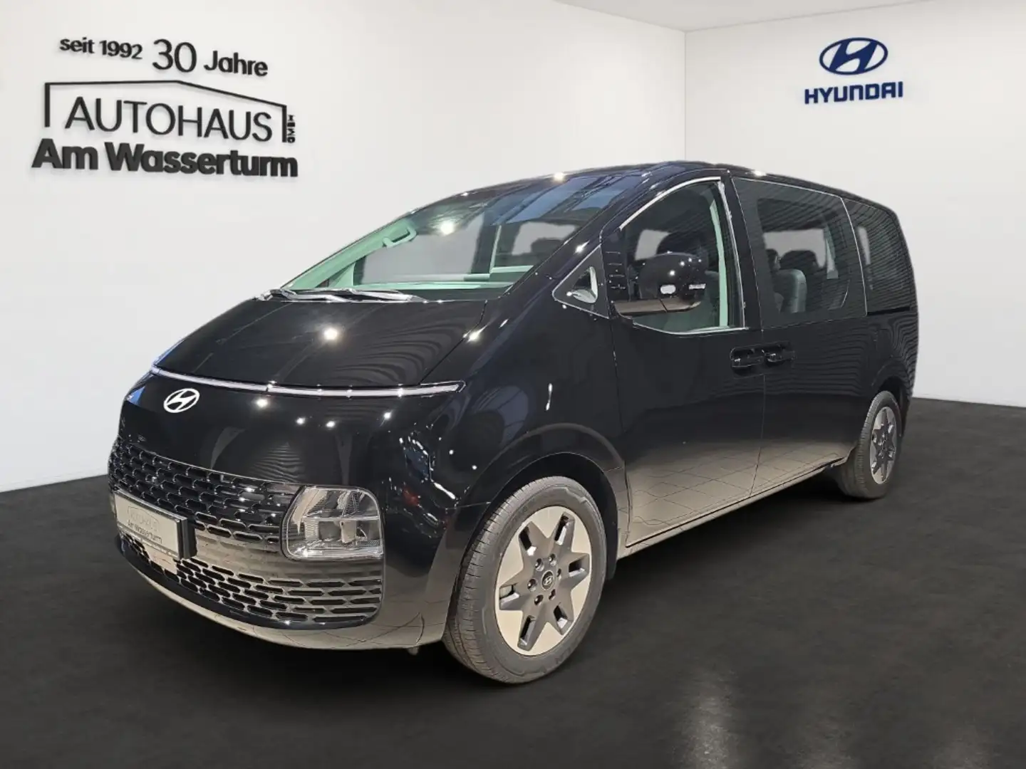 Hyundai STARIA Hybrid 1.6 T-GDI AT TREND 9-Sitzer Alu 18 Park-Pak Schwarz - 1