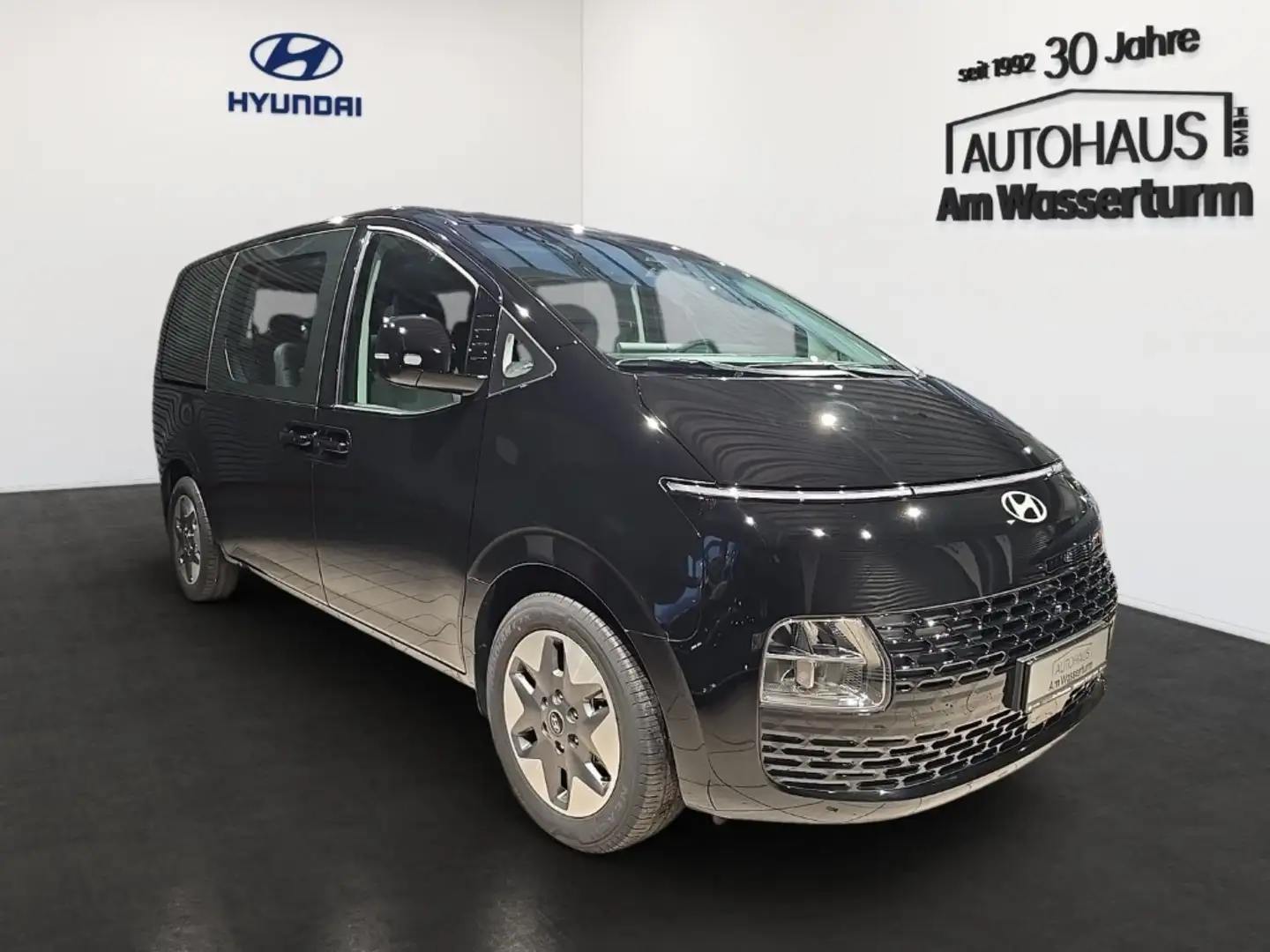 Hyundai STARIA Hybrid 1.6 T-GDI AT TREND 9-Sitzer Alu 18 Park-Pak Schwarz - 2