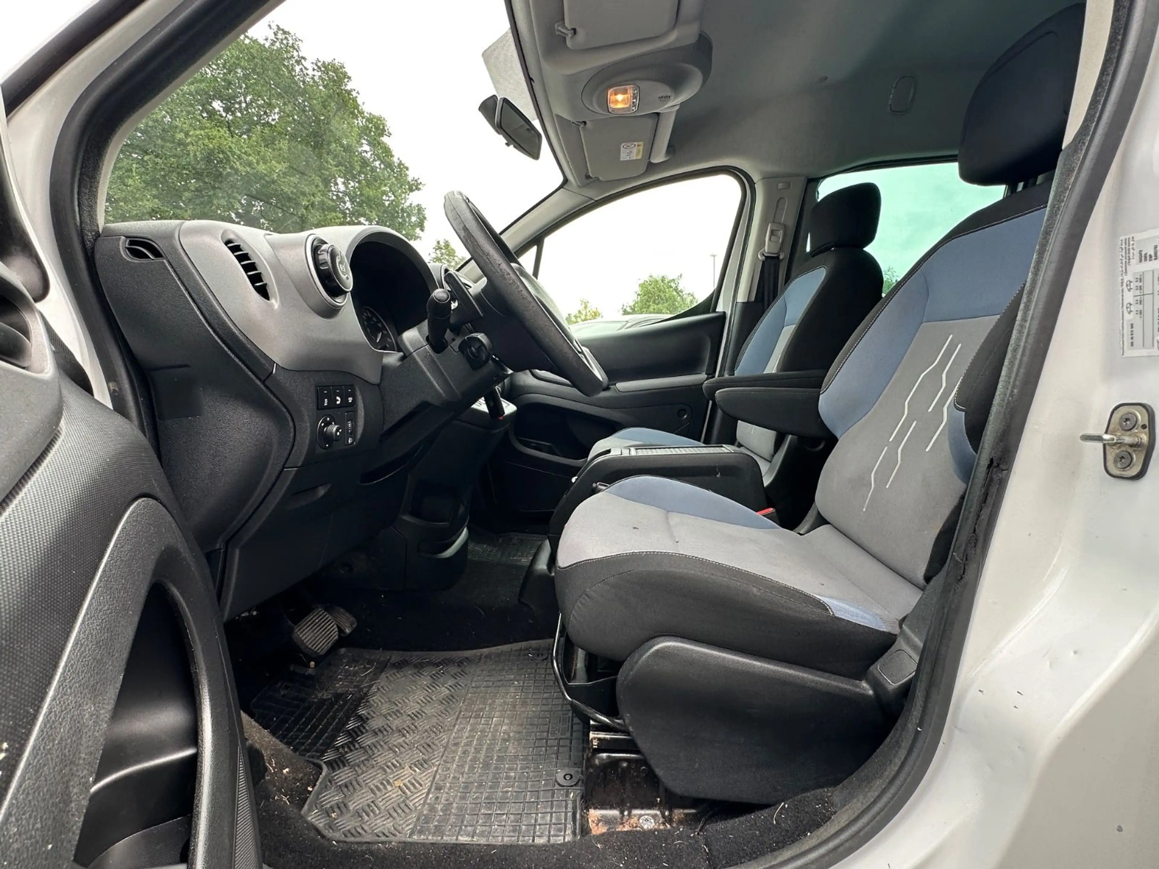 Peugeot Partner Active Automatik*Klima*Temp*PDC*AH — photo 13