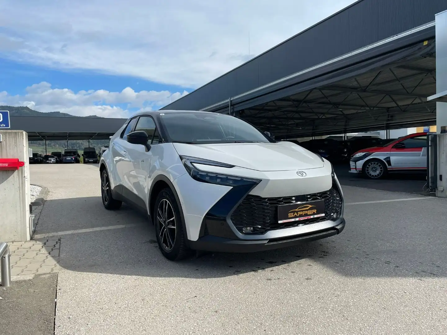 Toyota C-HR 2,0 Plug-In Hybrid E-CVT Lounge Weiß - 2