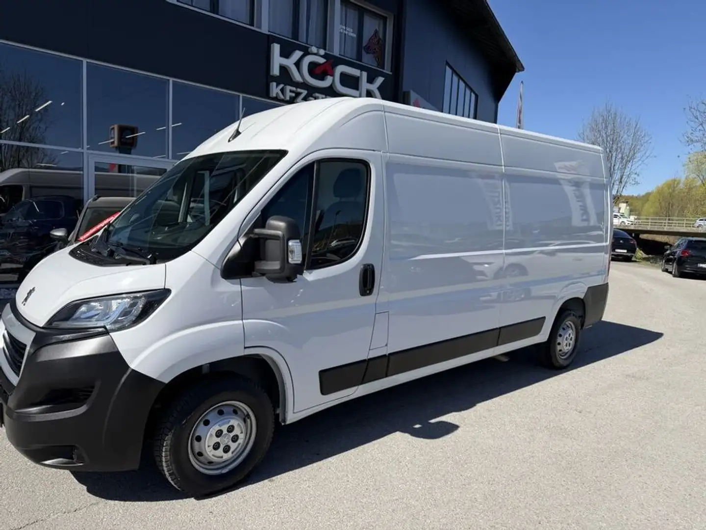 Peugeot Boxer 333 L3H2 BlueHDi 140 Stop&Start Weiß - 1