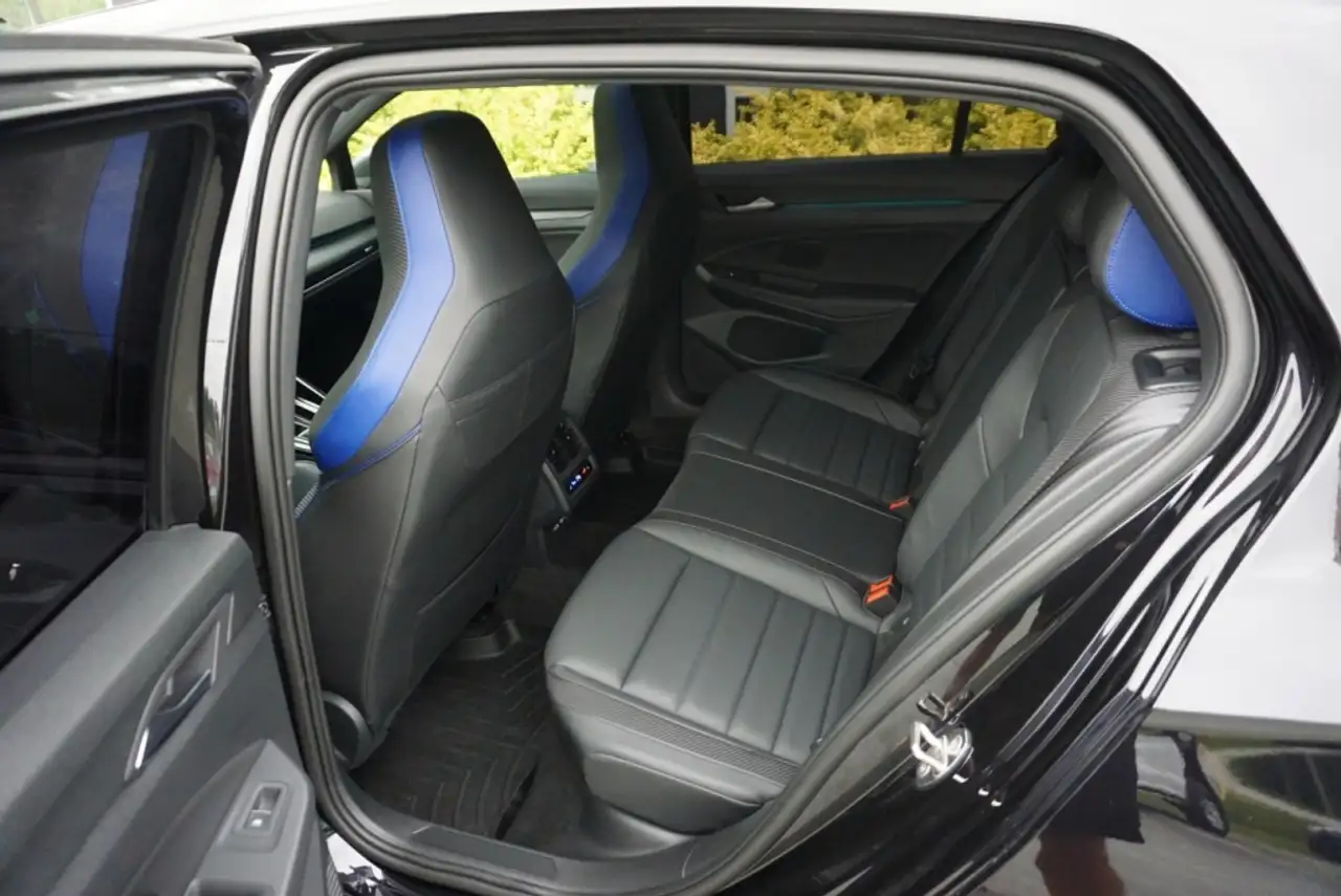 Volkswagen Golf R снимка Volkswagen Golf R
