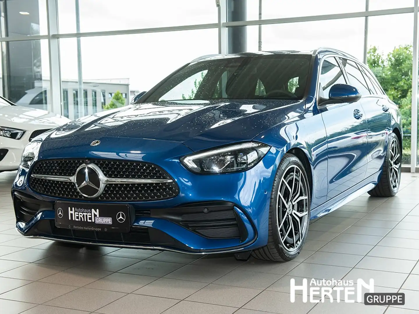 Mercedes-Benz C 300 T d+AMG+BURMESTER+19ZOLL+PANO+AHK+LED+SHZ Schwarz - 1