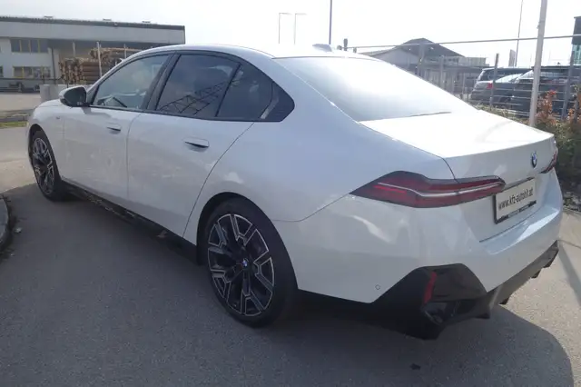 BMW 520 520d MHEV Aut.***M-Paket/AHK/8 fach ALU*** Ansicht 5