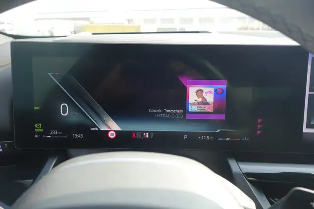 BMW 520 520d MHEV Aut.***M-Paket/AHK/8 fach ALU*** Ansicht 17