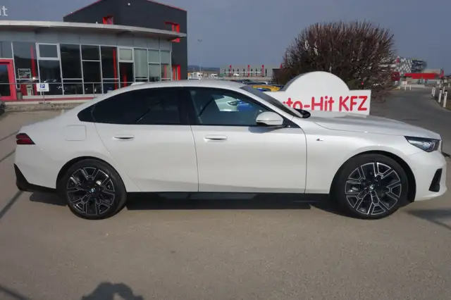 BMW 520 520d MHEV Aut.***M-Paket/AHK/8 fach ALU*** Ansicht 8