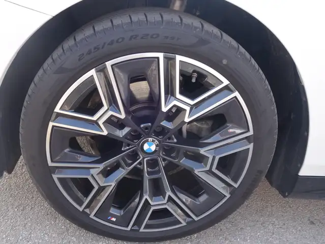 BMW 520 520d MHEV Aut.***M-Paket/AHK/8 fach ALU*** Ansicht 4