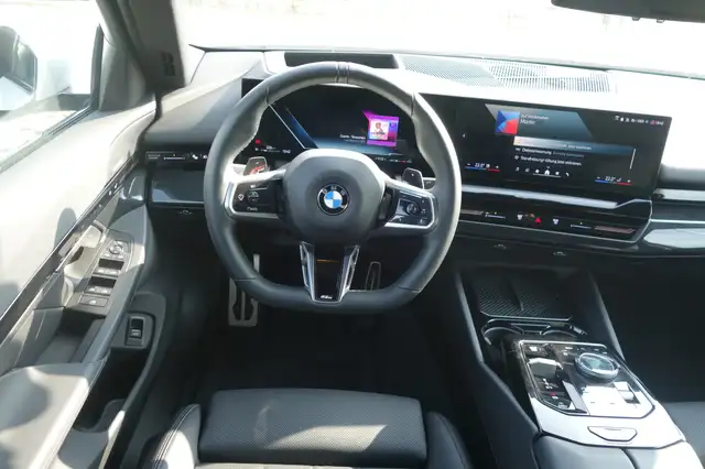 BMW 520 520d MHEV Aut.***M-Paket/AHK/8 fach ALU*** Ansicht 10