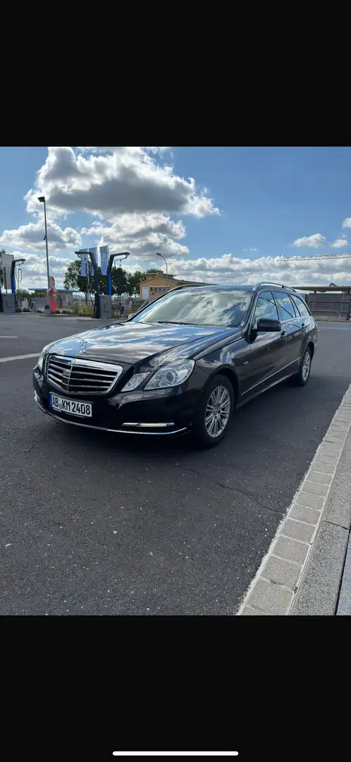 Mercedes-Benz E 250 E 250 CGI BlueEfficiency (212.247) Black - 1