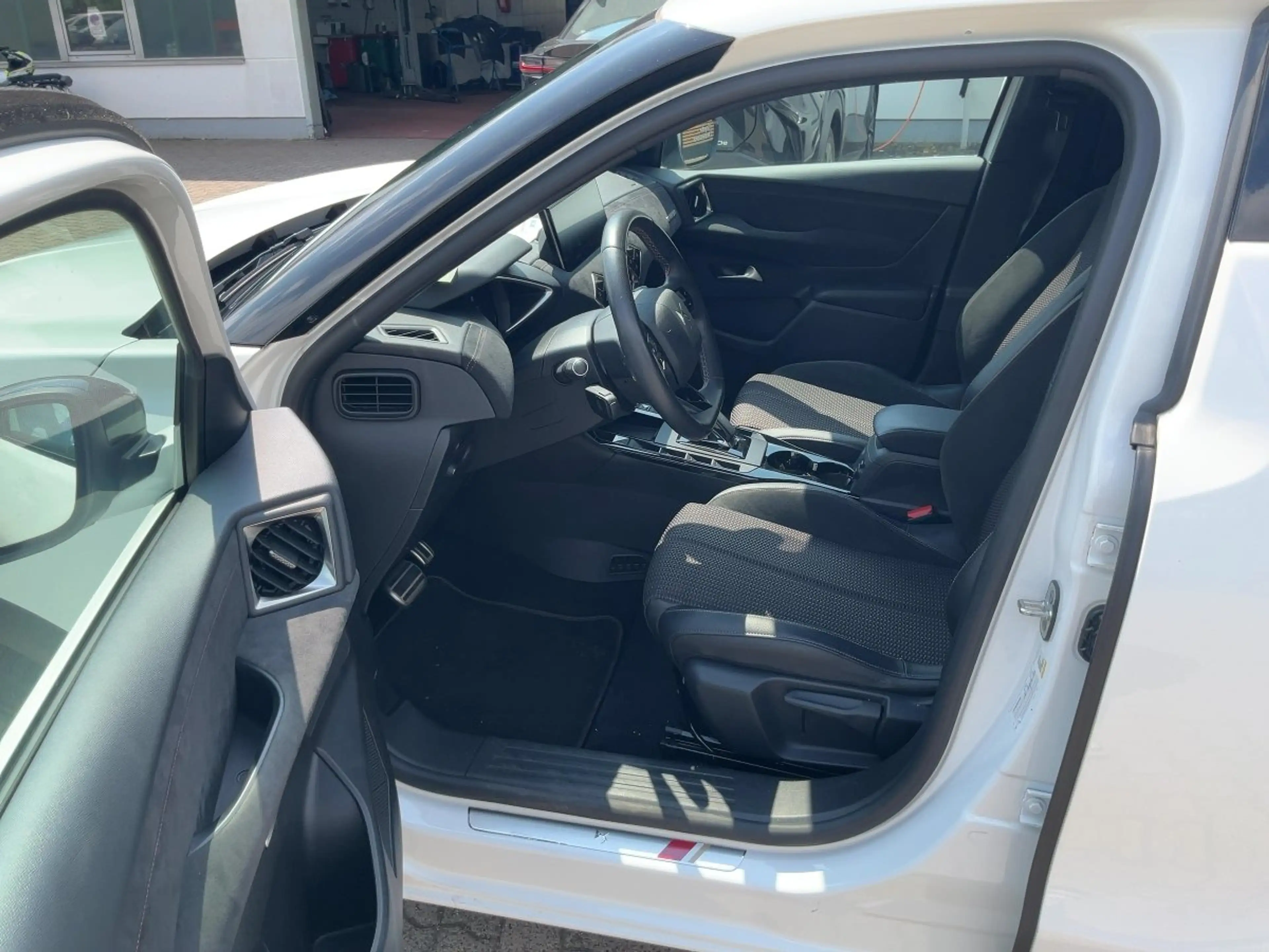 DS Automobiles DS 3 Crossback Alcantara+LED+Navi+SHZ+Kam.+LM — photo 10