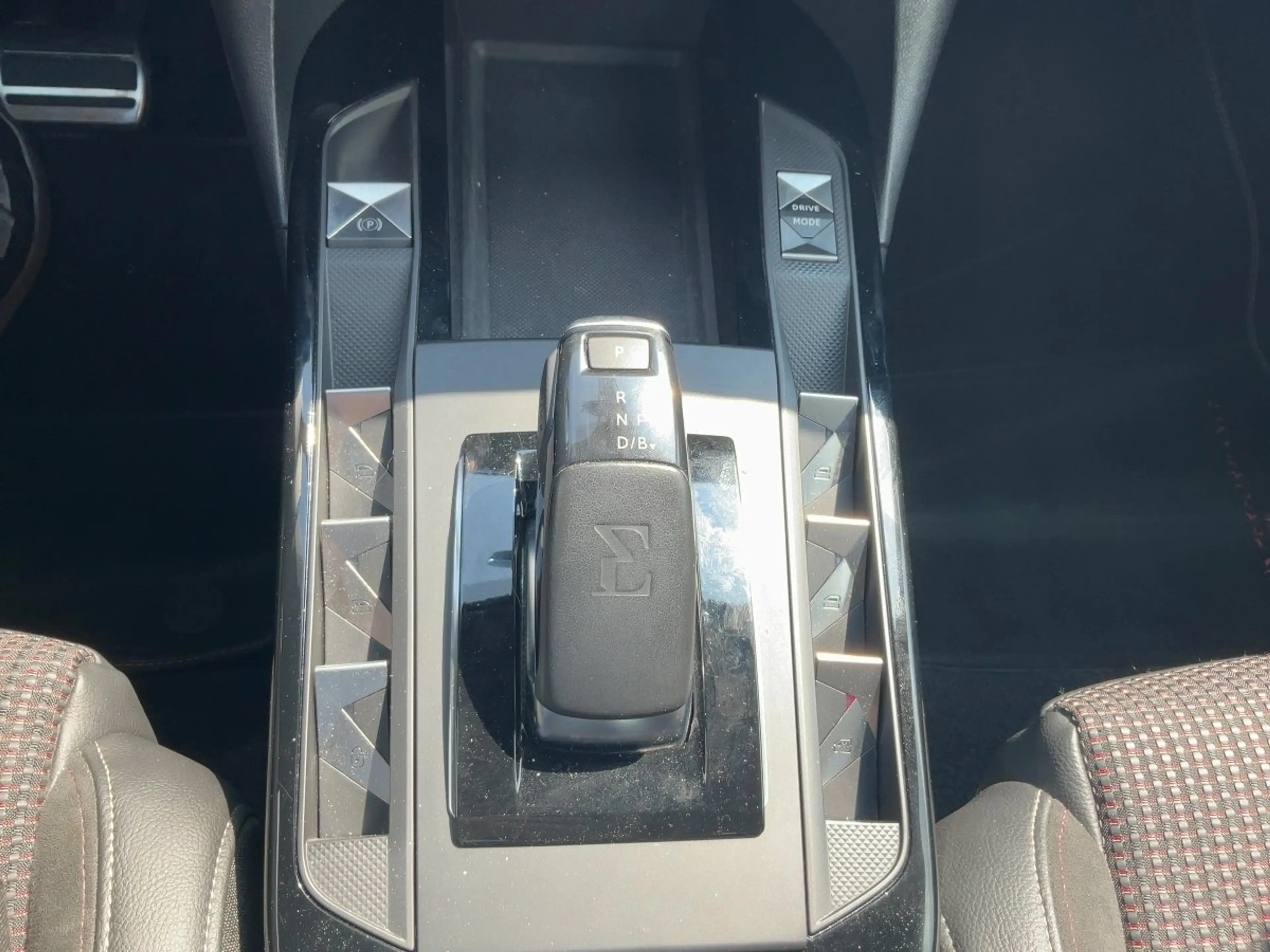 DS Automobiles DS 3 Crossback Alcantara+LED+Navi+SHZ+Kam.+LM — photo 19