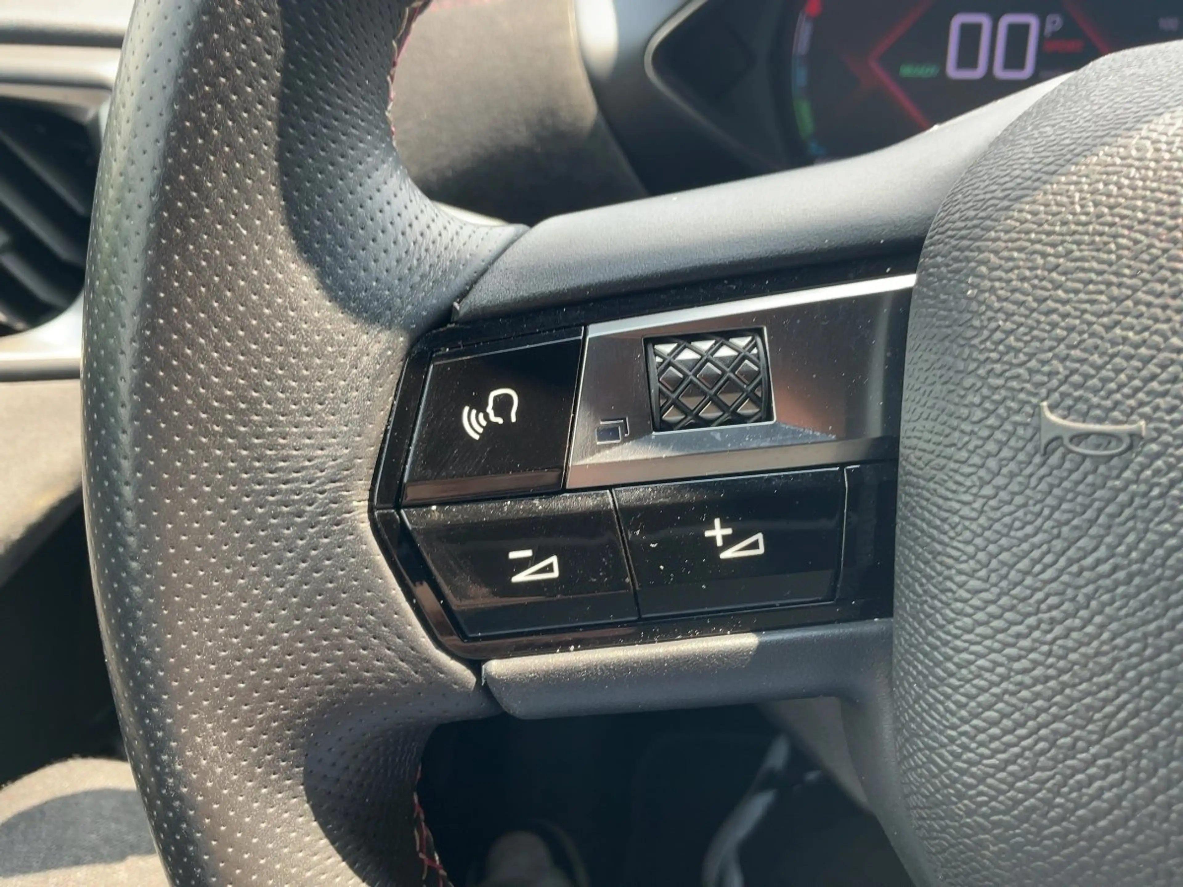 DS Automobiles DS 3 Crossback Alcantara+LED+Navi+SHZ+Kam.+LM — photo 20