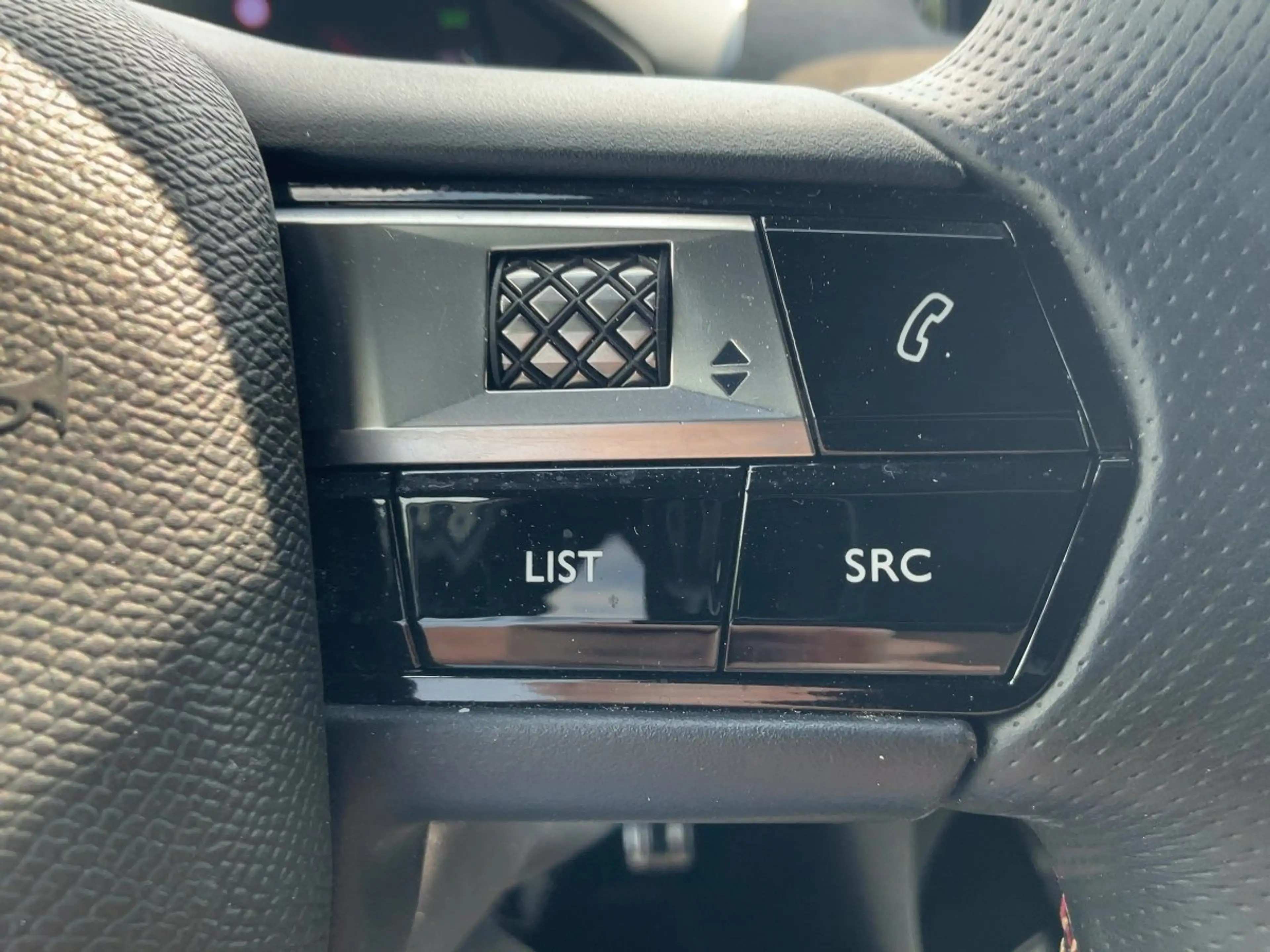 DS Automobiles DS 3 Crossback Alcantara+LED+Navi+SHZ+Kam.+LM — photo 21