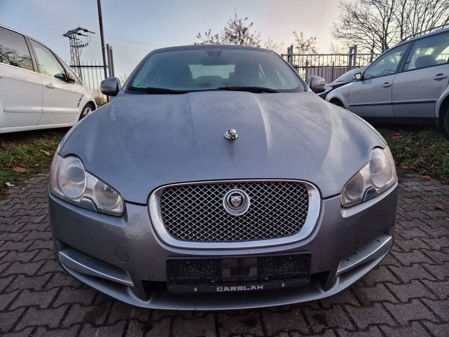 Jaguar XF 2.7 V6 Diesel Premium Luxury motor läuft unrund Grau - 2