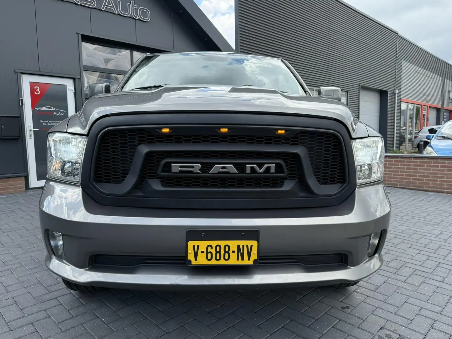 Dodge RAM 1500 5.7 V8 4x4 Quad Cab 6'4 | 6 PERS | CARPLAY | Grau - 2