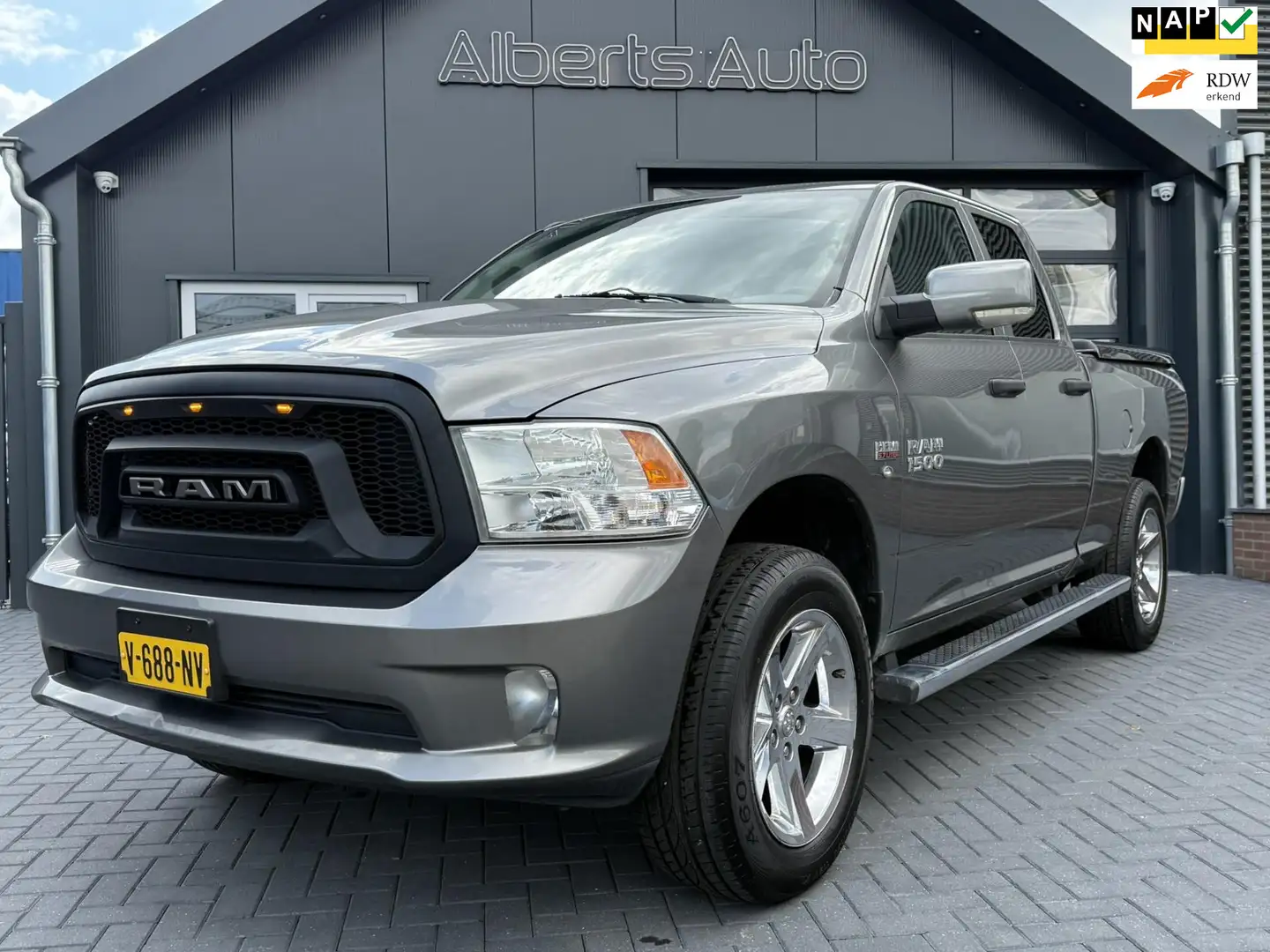 Dodge RAM 1500 5.7 V8 4x4 Quad Cab 6'4 | 6 PERS | CARPLAY | Grau - 1