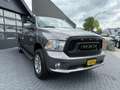 Dodge RAM 1500 5.7 V8 4x4 Quad Cab 6'4 | 6 PERS | CARPLAY | Grau - thumbnail 4
