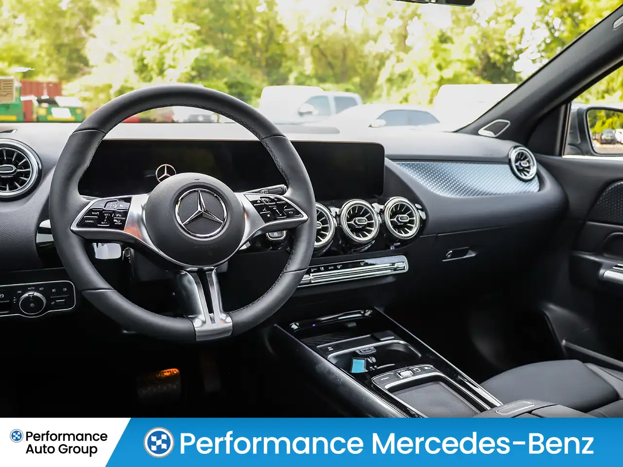 Mercedes-Benz GLA снимка Mercedes-Benz GLA