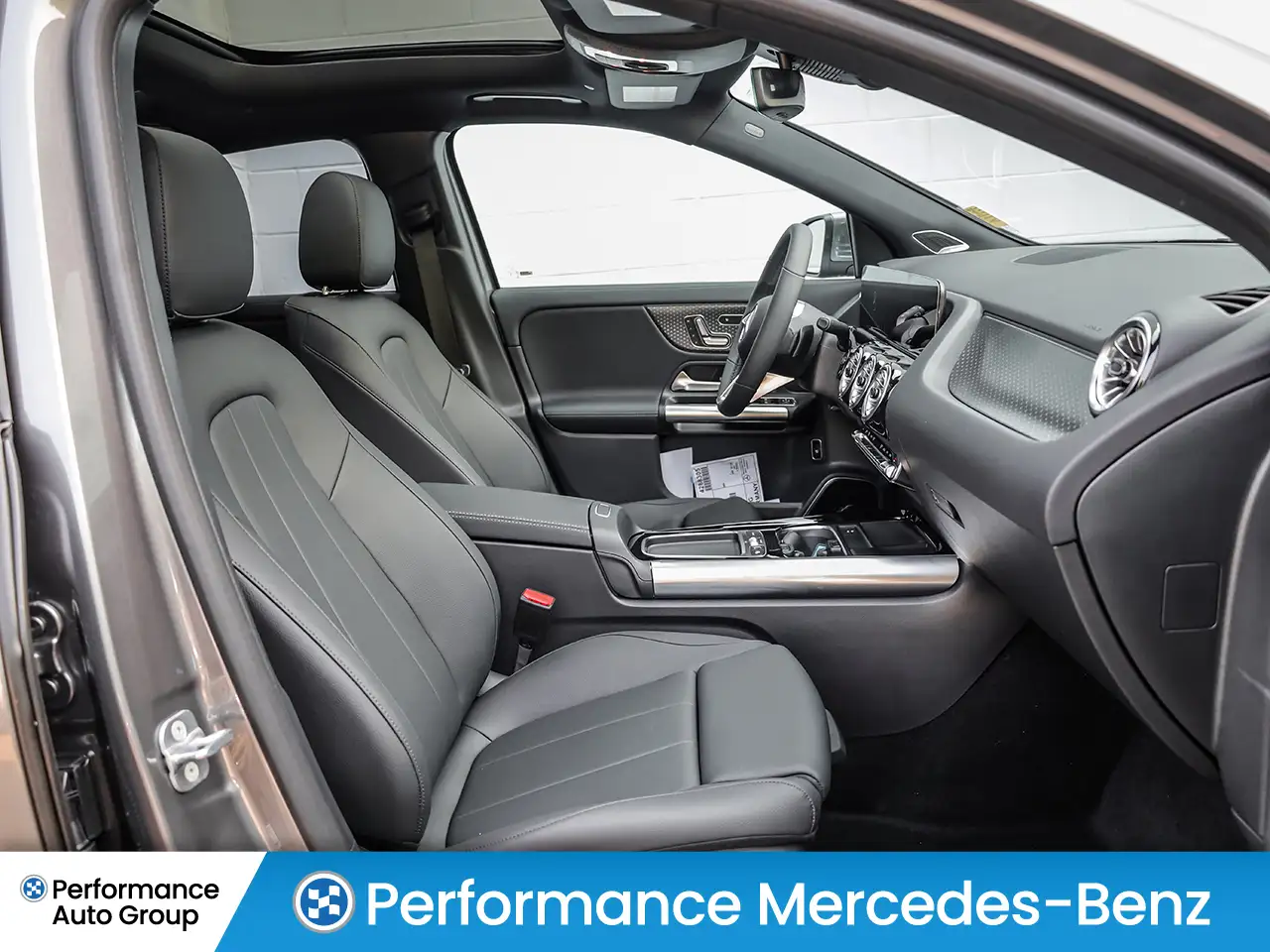 Mercedes-Benz GLA снимка Mercedes-Benz GLA