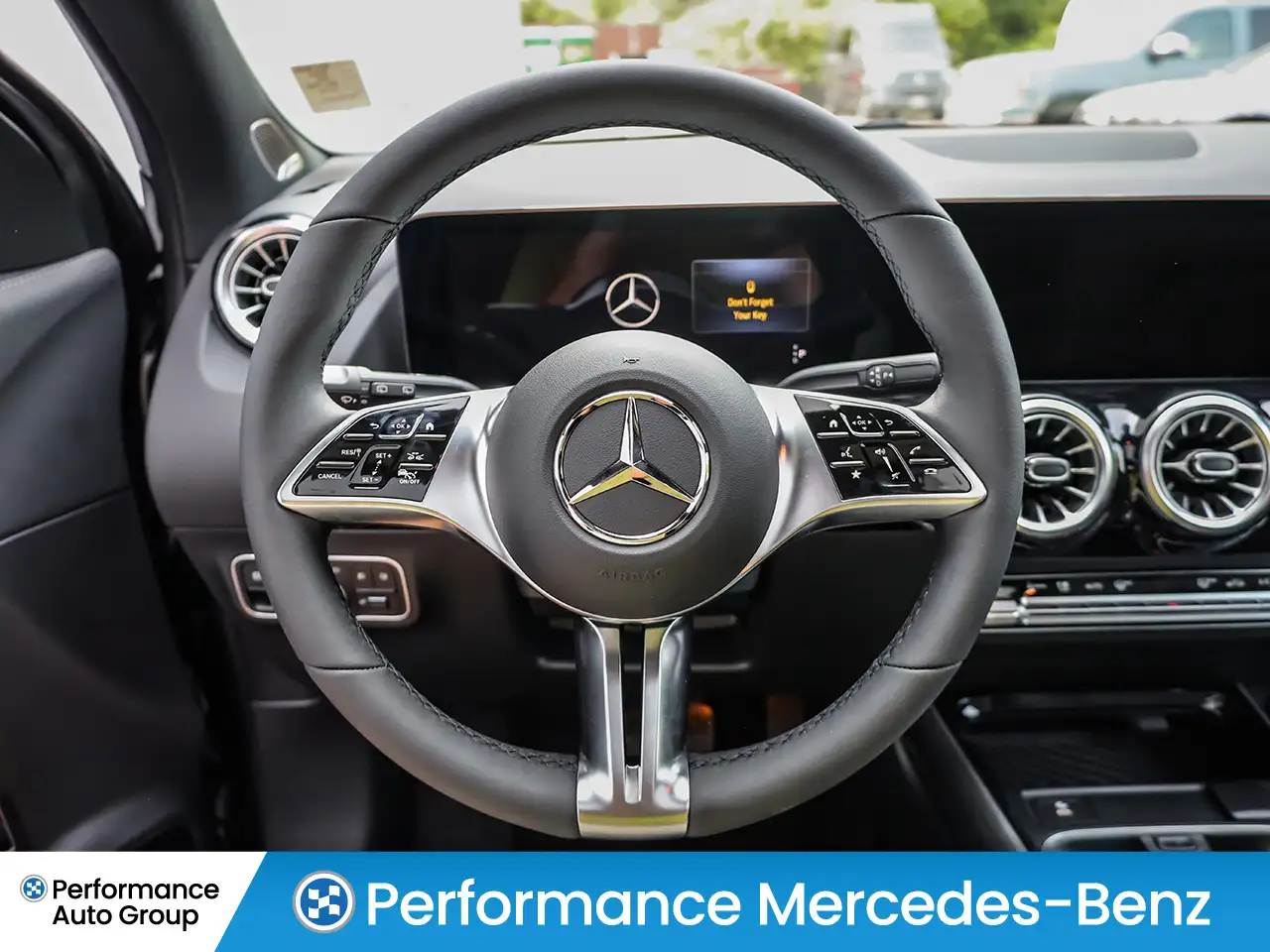 Mercedes-Benz GLA снимка Mercedes-Benz GLA