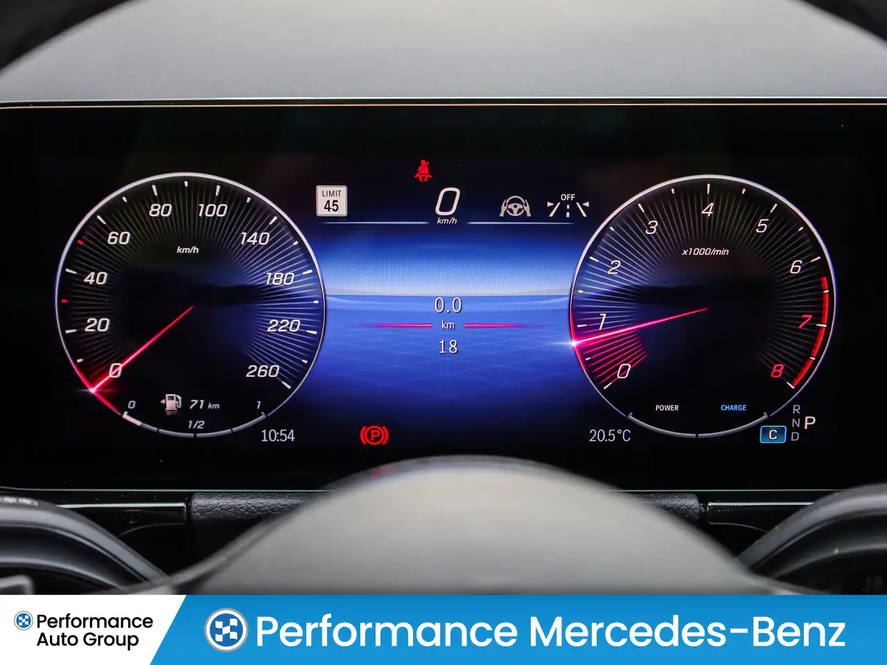 Mercedes-Benz GLA снимка Mercedes-Benz GLA