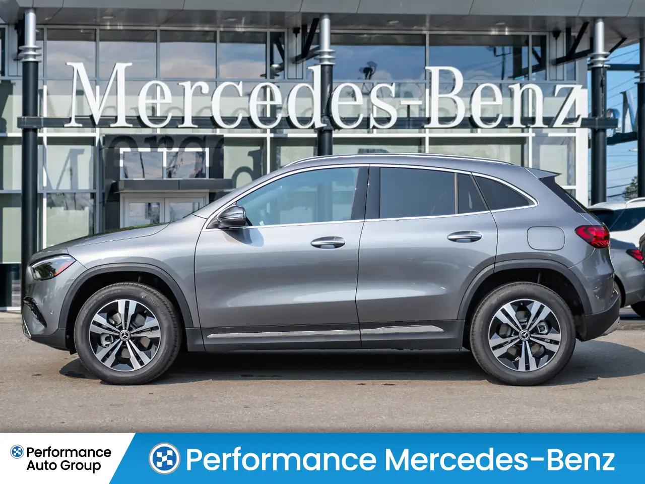 Mercedes-Benz GLA снимка Mercedes-Benz GLA