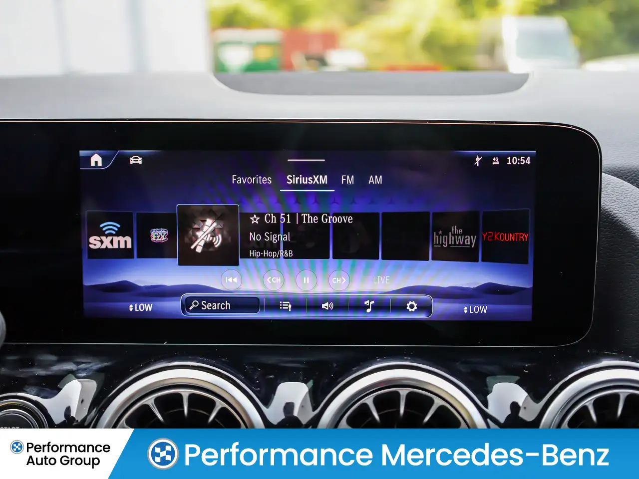 Mercedes-Benz GLA снимка Mercedes-Benz GLA