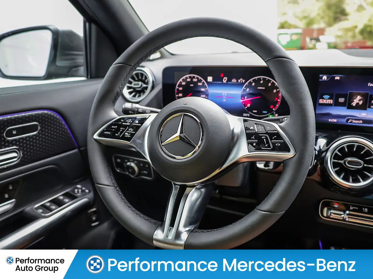 Mercedes-Benz GLA снимка Mercedes-Benz GLA
