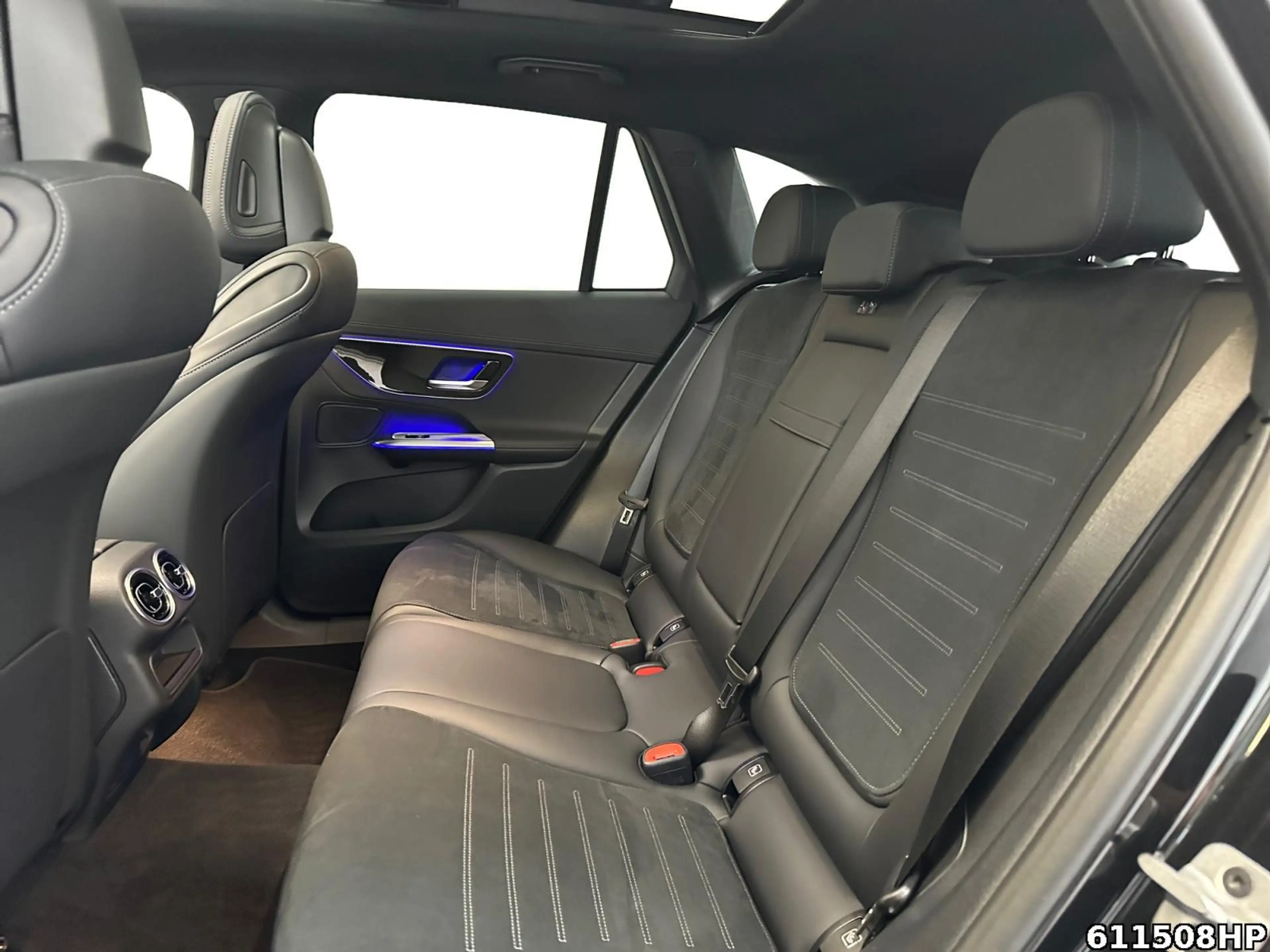 Mercedes-Benz GLC 300 de 4M AMG Digital-Light Pano AHK Memory — photo 12