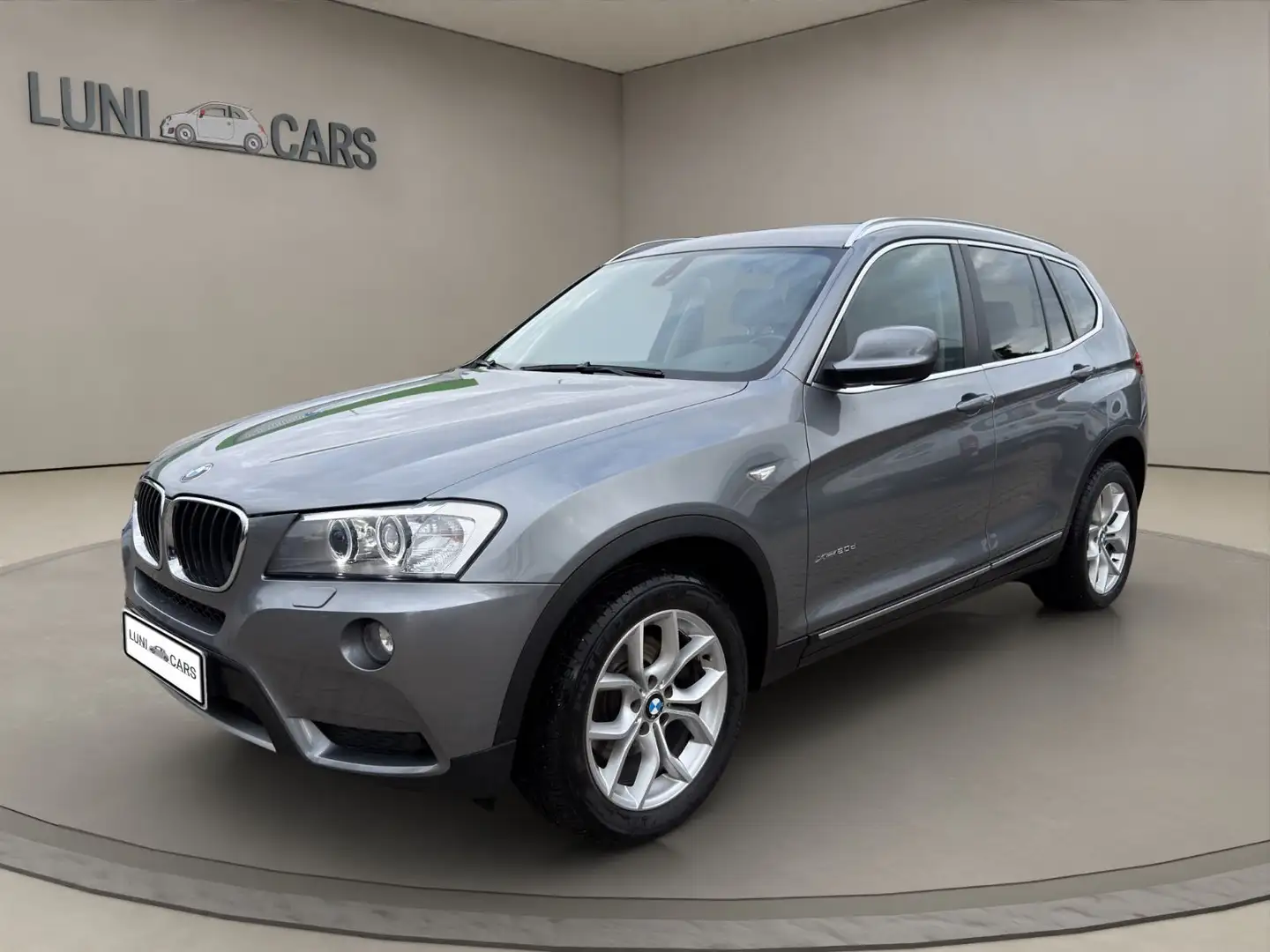 BMW X3 xDrive 20 d Aut. / Xenon / AHK / Navi / Pano Grau - 1