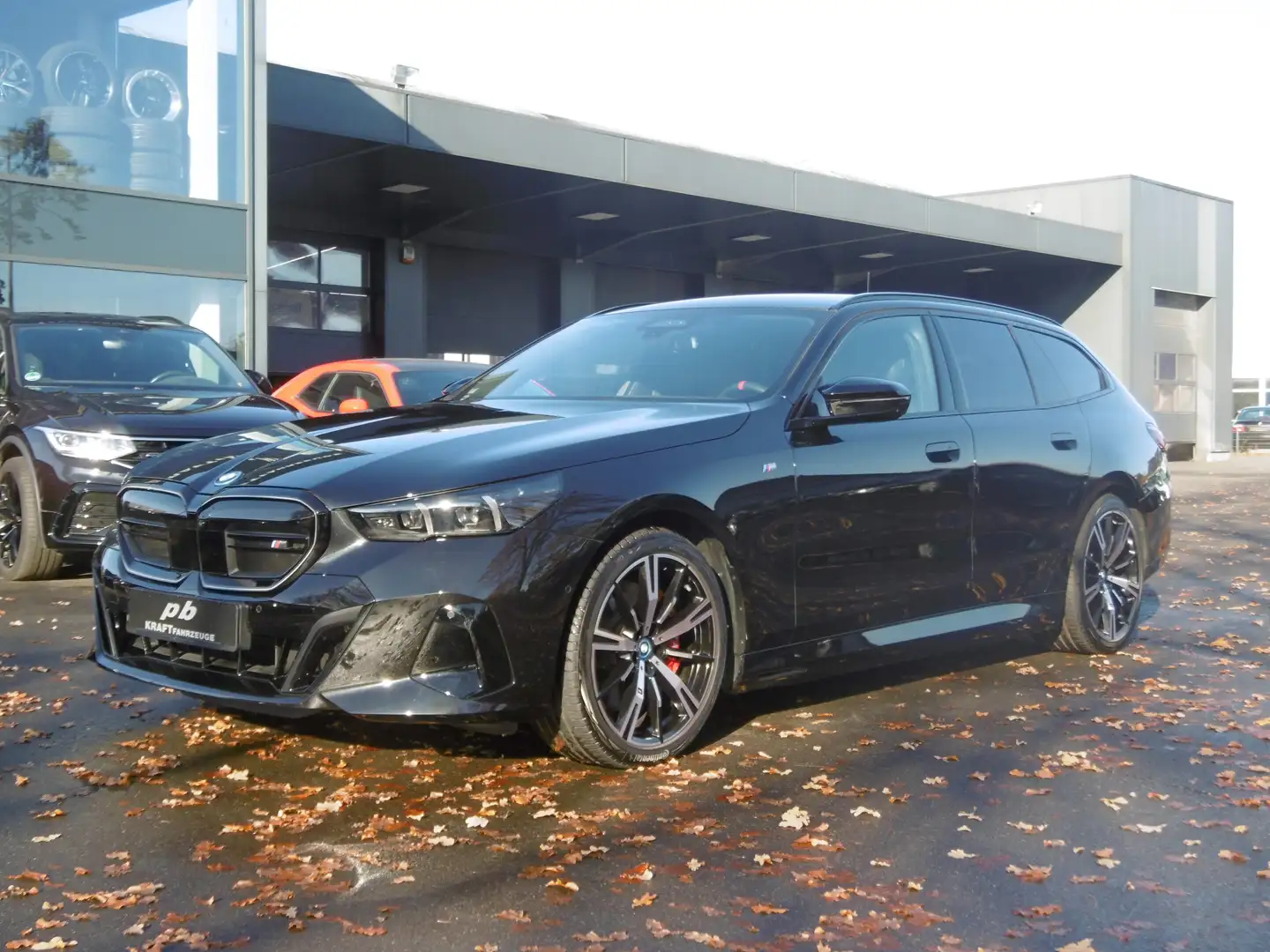 BMW i5 M60 Touring AHK B&W Pano BAB Assist. bel. Sitze Noir - 2