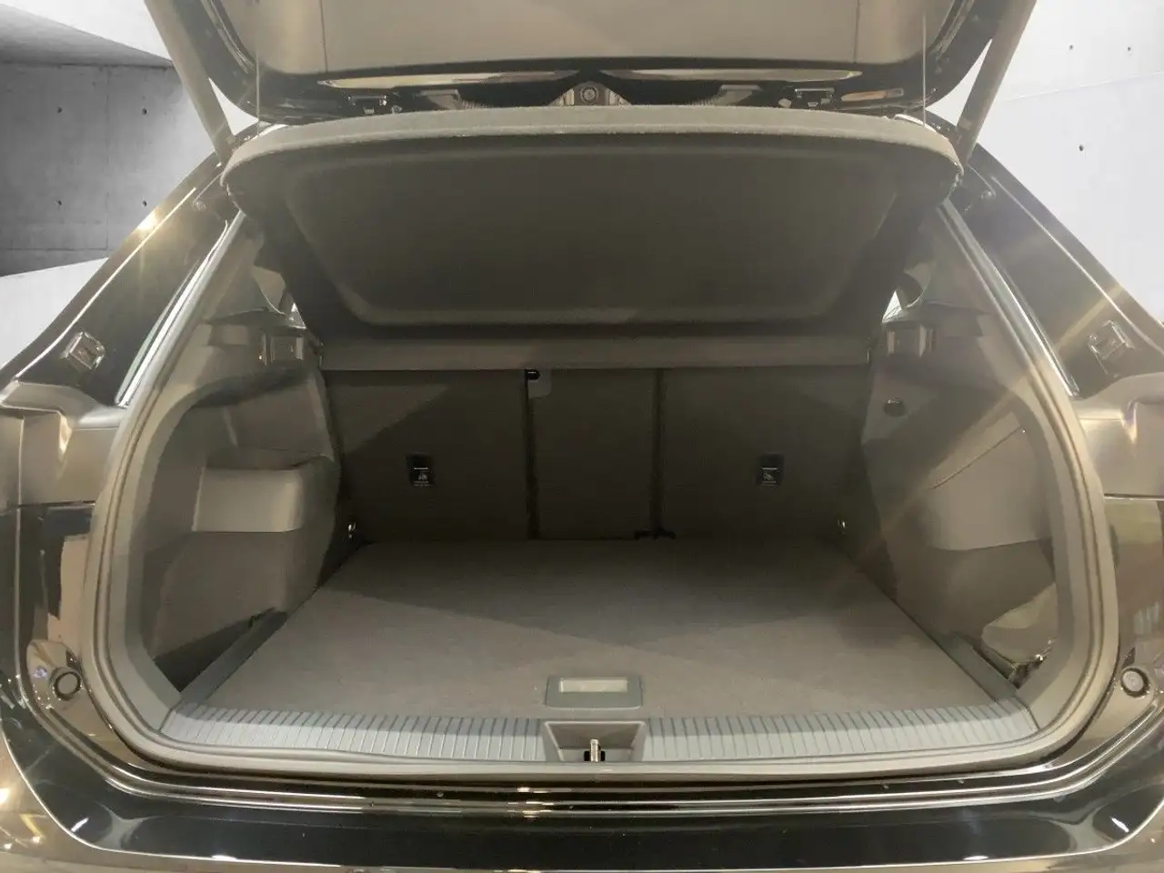 Volkswagen Tiguan R-Line 2,0 l TDI 4M *MATRIX*PANO*AHK*NAV* 7