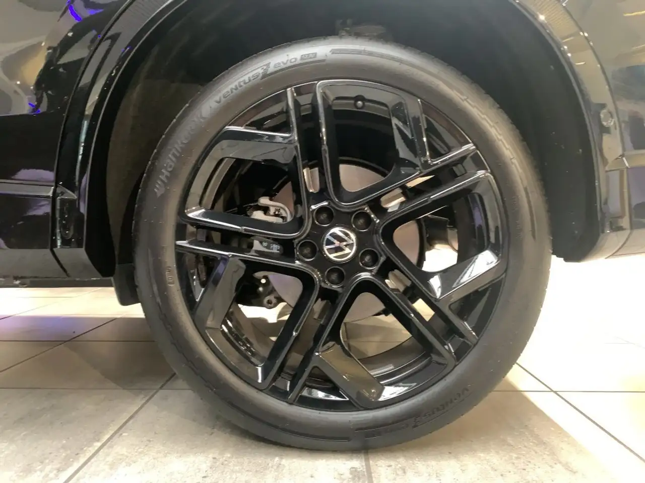 Volkswagen Tiguan R-Line 2,0 l TDI 4M *MATRIX*PANO*AHK*NAV* 14
