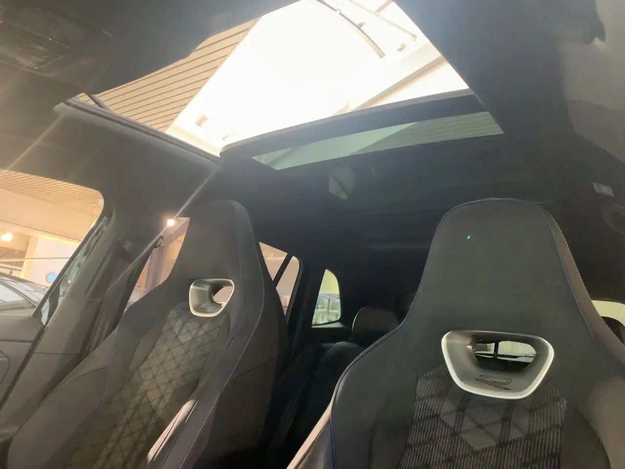 Volkswagen Tiguan R-Line 2,0 l TDI 4M *MATRIX*PANO*AHK*NAV* 15