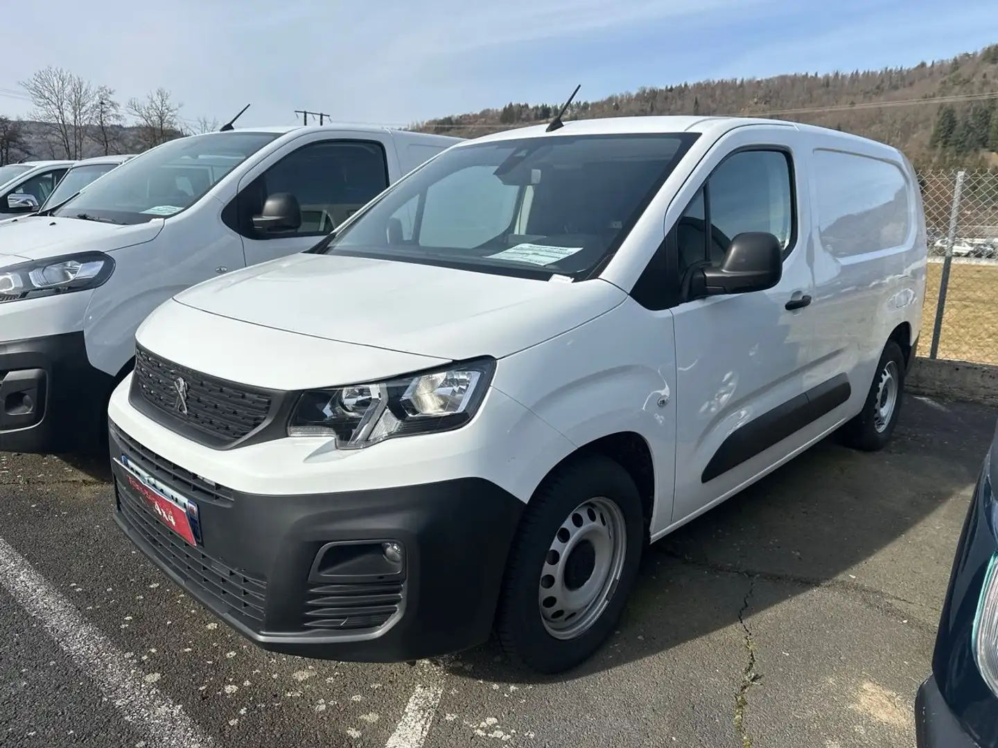 Peugeot Partner LONG 950KG BLUEHDI 100CH S\u0026S PREMIUM Blanc - 2