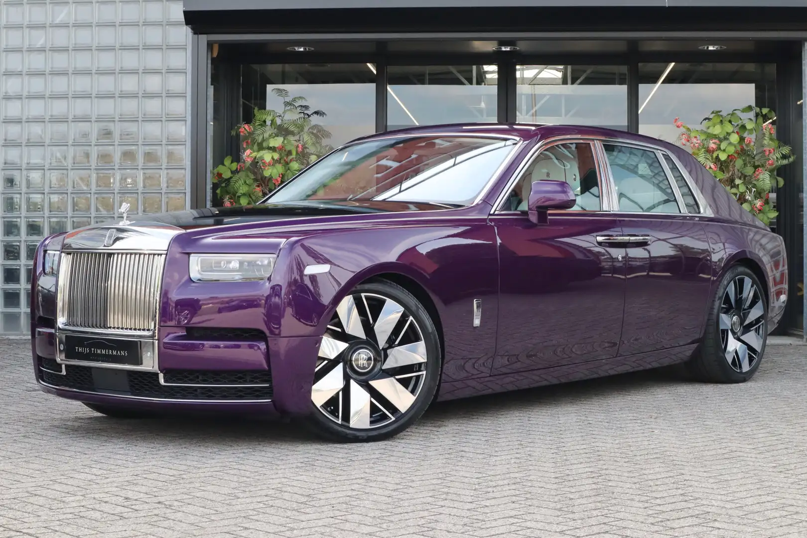 Rolls-Royce Phantom Series II "The Extrovert" | Starlight, Bespoke Aud Violet - 1