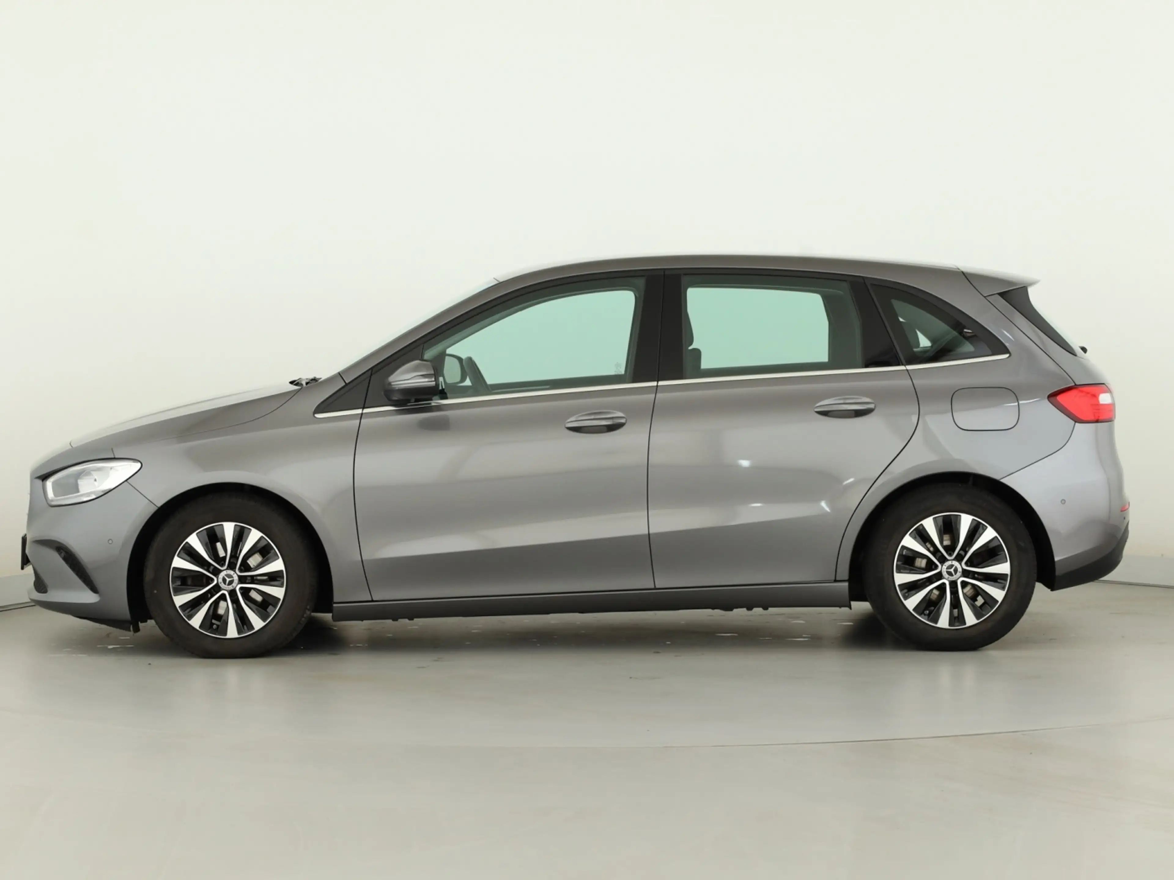 Mercedes-Benz B 180 Sitzheizung*Navigation*PDC*Kamera*Tempomat — photo 7