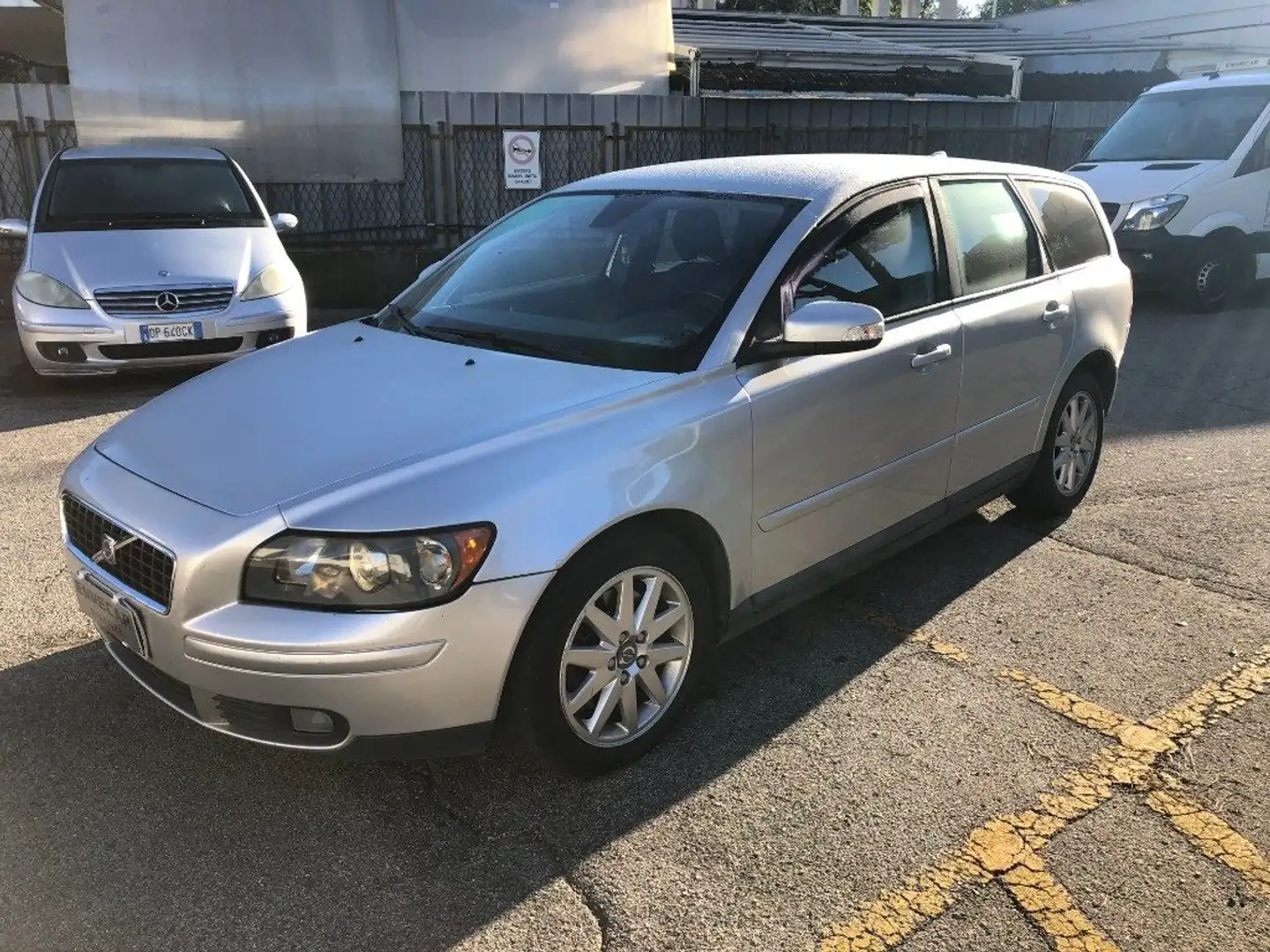 Volvo V50 2.0 D cat Momentum Argent - 1
