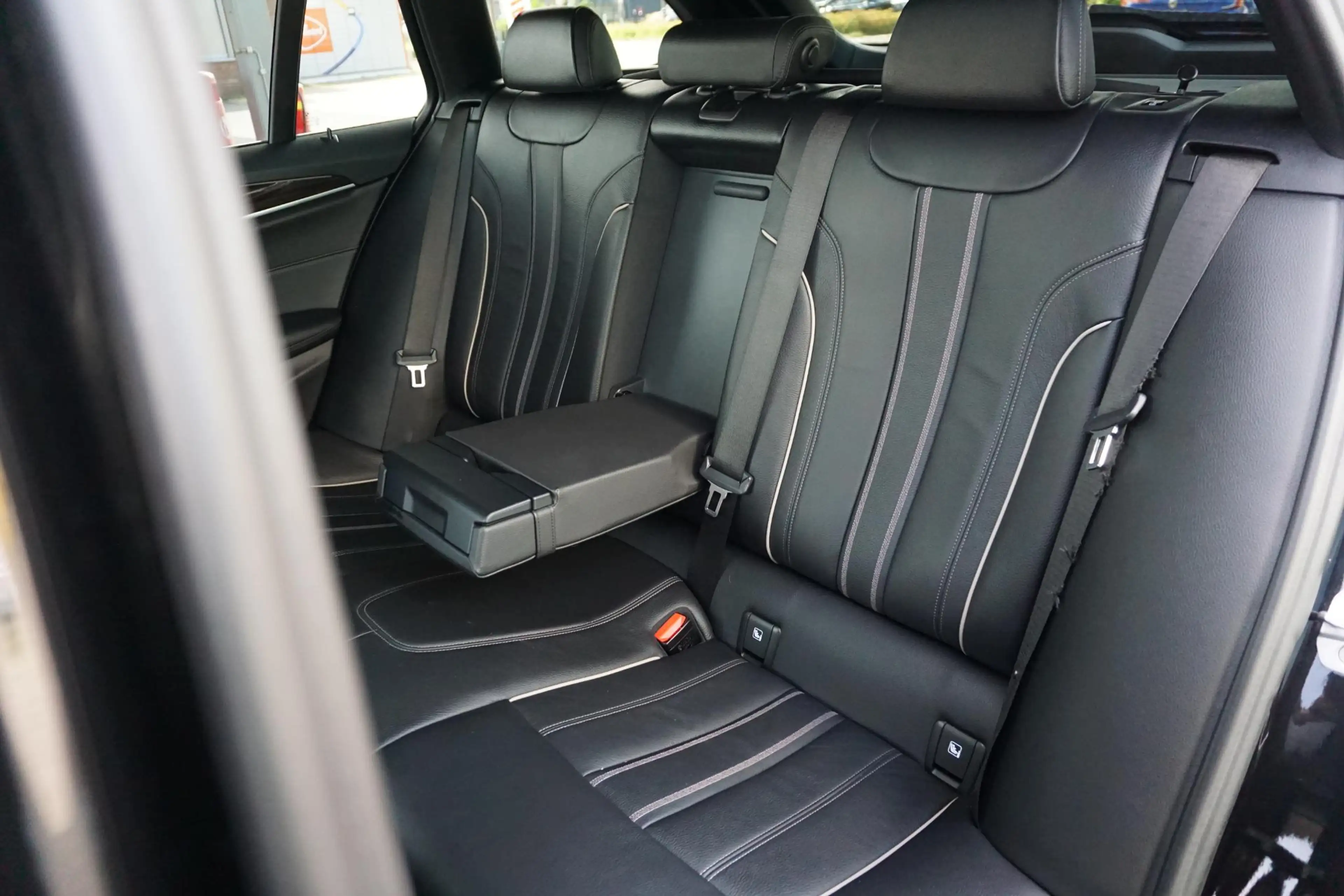 BMW 530 5-serie Touring 530i High Executive | M-Sport | 4W — photo 11