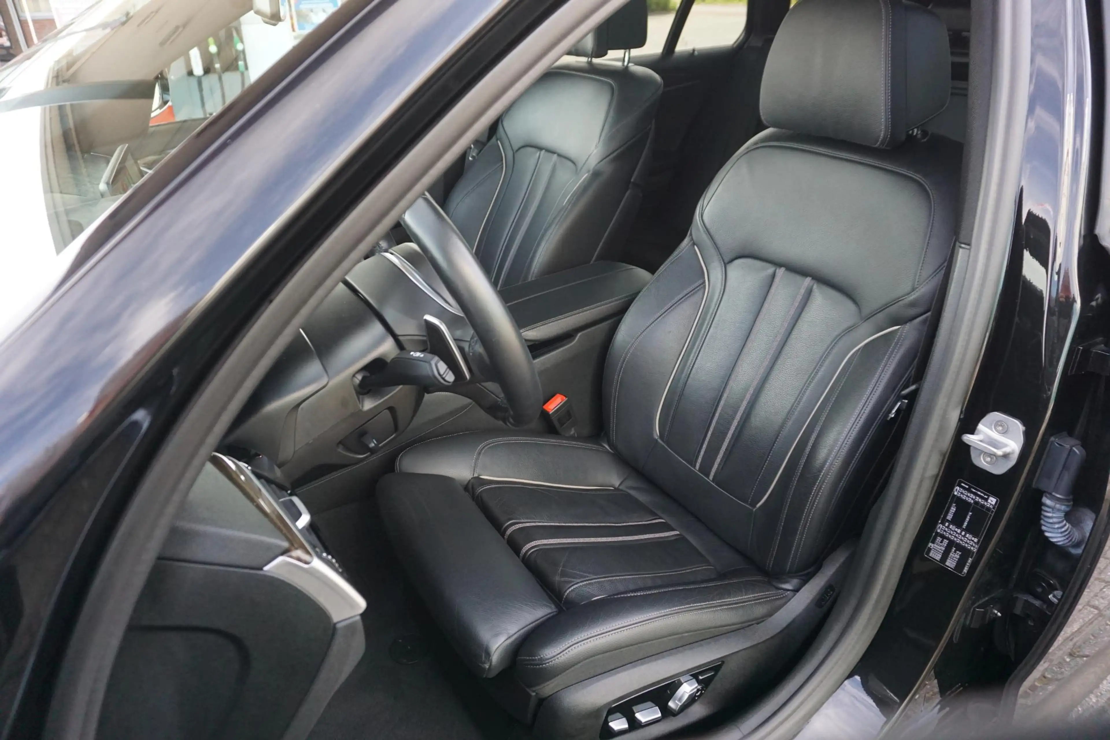 BMW 530 5-serie Touring 530i High Executive | M-Sport | 4W — photo 5