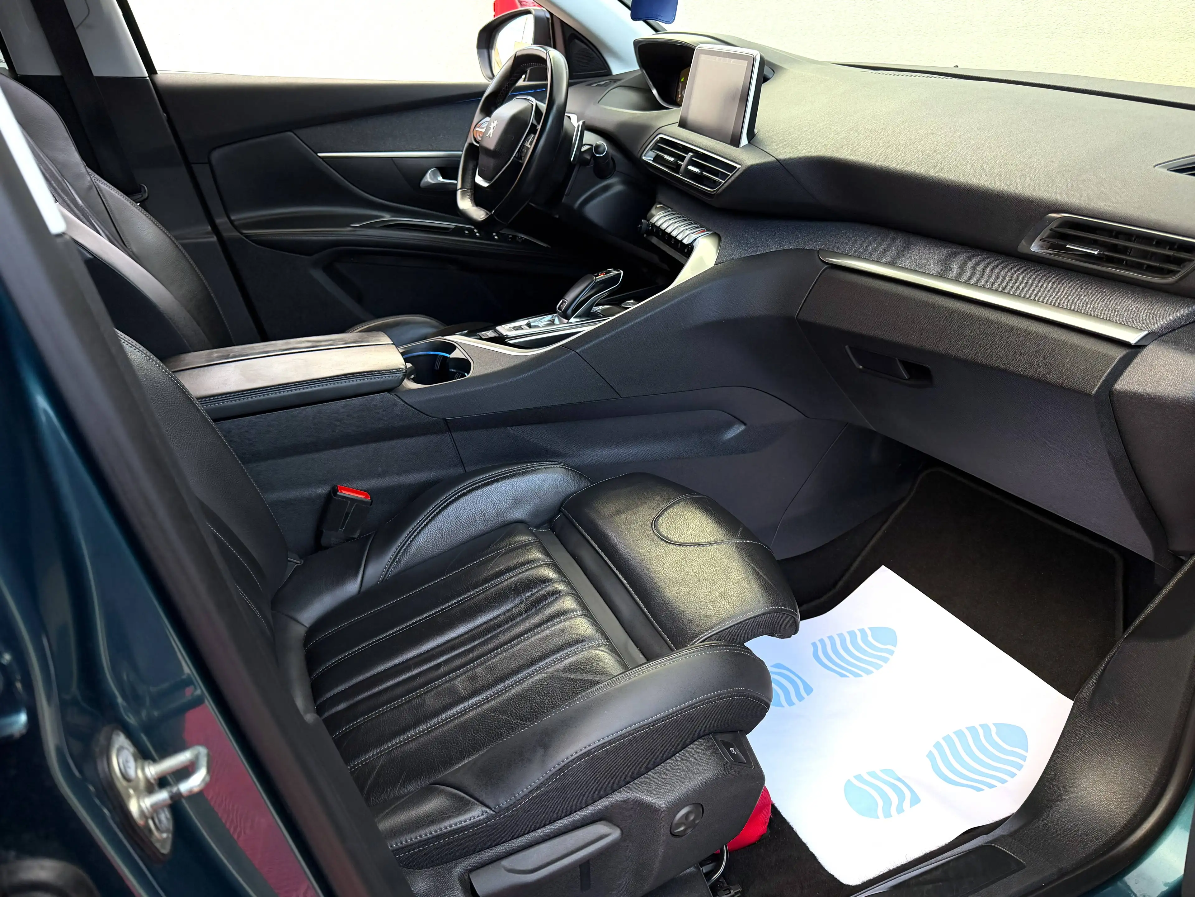 Peugeot 5008 1.6 BlueHDi--BOITE AUTOMATIQUE--7 PLACES--AIRCO--GPS--CUIR--CARPLAY-- — photo 13
