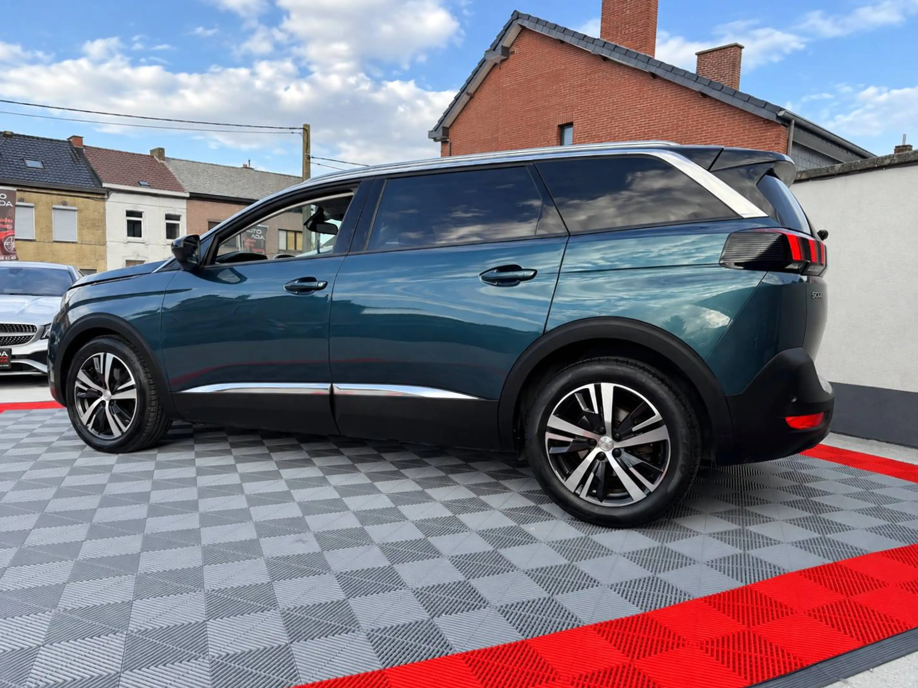 Peugeot 5008 1.6 BlueHDi--BOITE AUTOMATIQUE--7 PLACES--AIRCO--GPS--CUIR--CARPLAY-- — photo 4