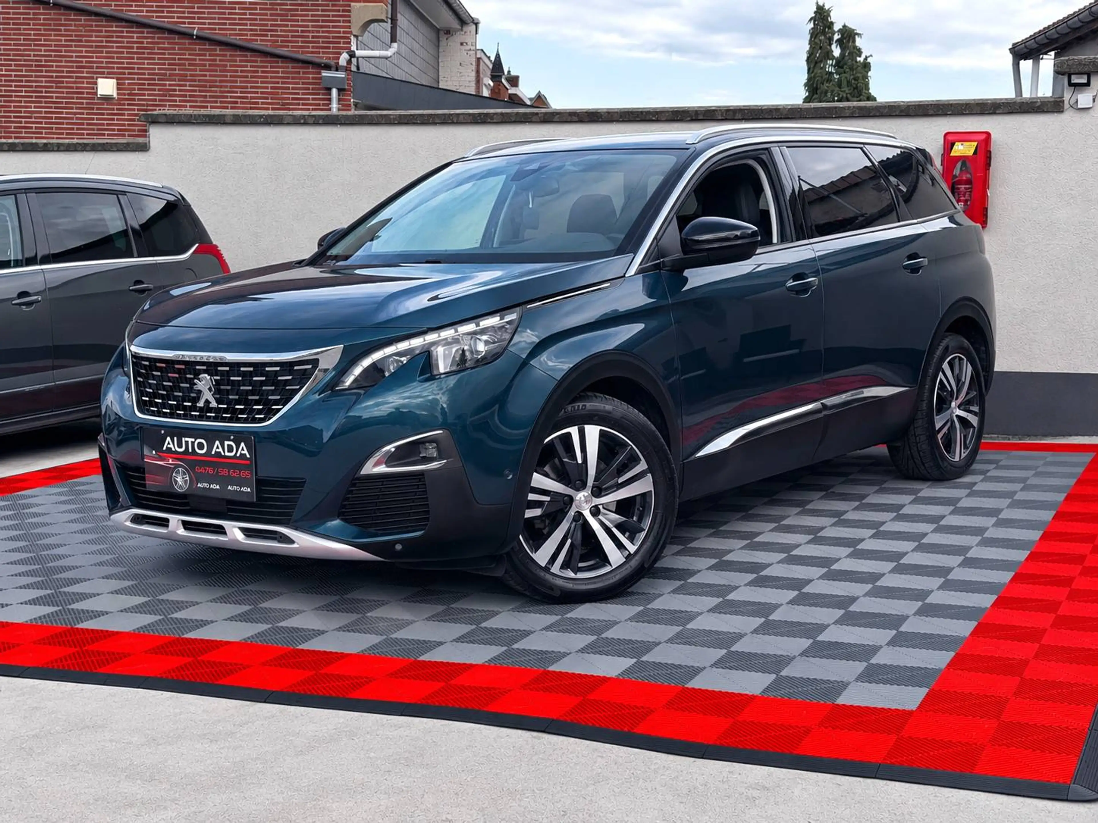 Peugeot 5008 1.6 BlueHDi--BOITE AUTOMATIQUE--7 PLACES--AIRCO--GPS--CUIR--CARPLAY-- — photo 2