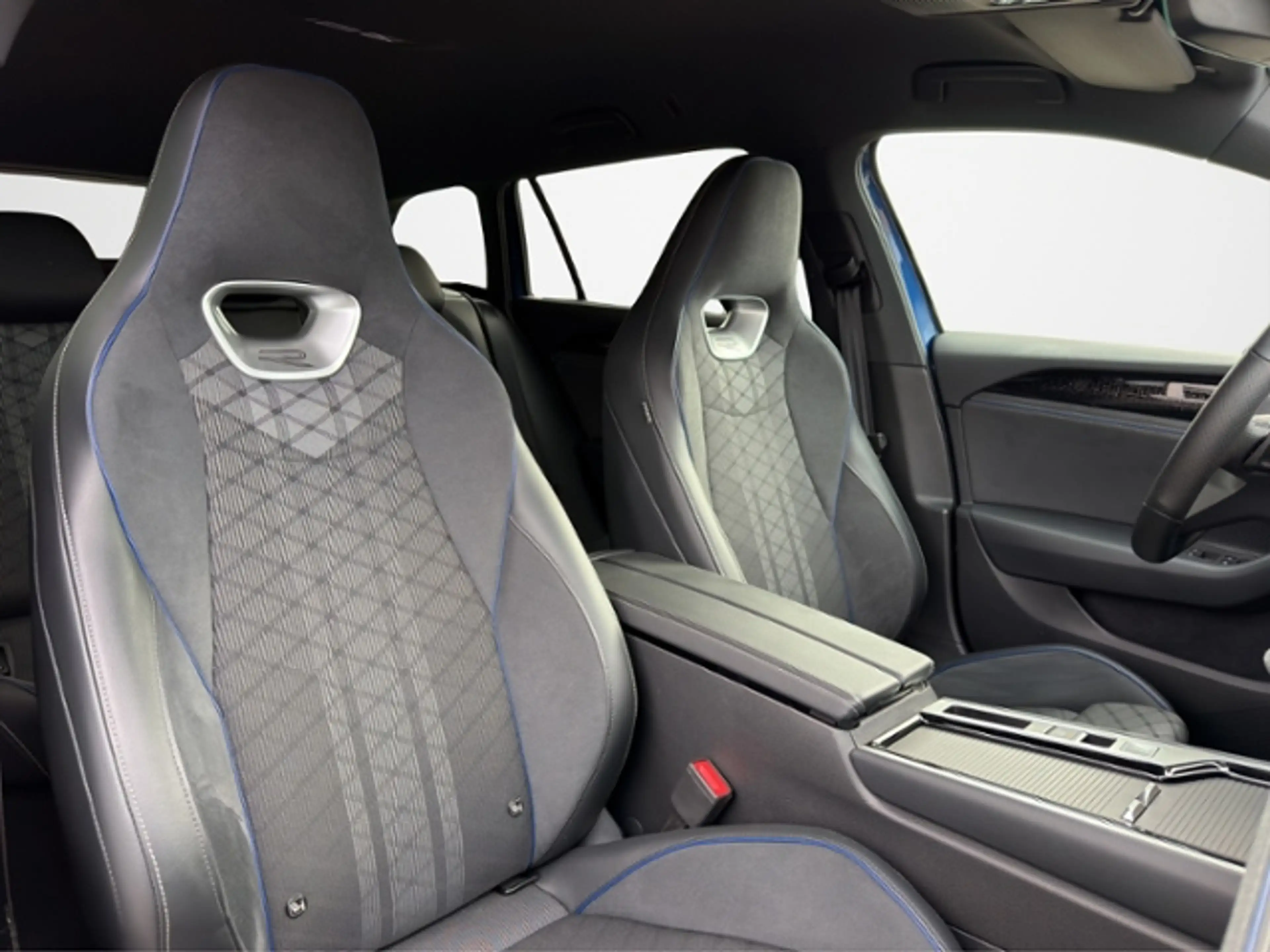 Volkswagen Passat Variant 2.0TDI R-Line Matrix/AHK/HuD/Kamera — photo 14