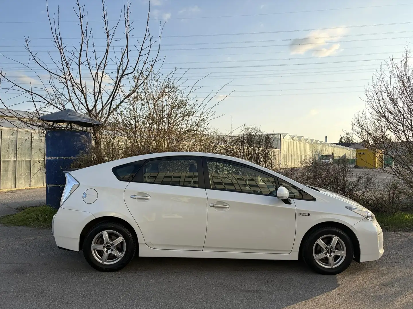 Toyota Prius Prius 1,8 VVT-i Hybrid Premium RKamera HUD Sitzhzg Weiß - 2
