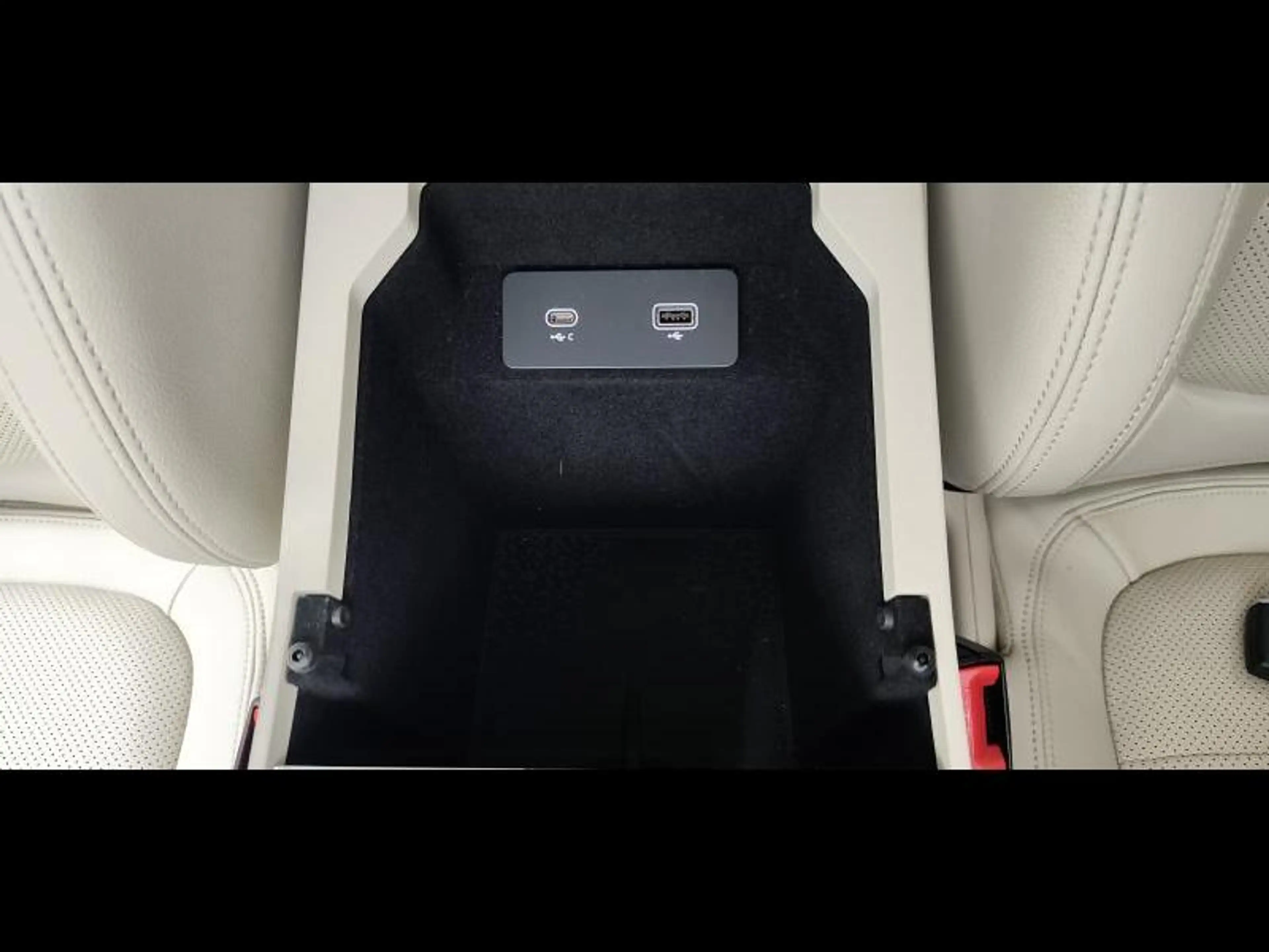 Jaguar E-Pace D165 AWD Auto S — photo 19