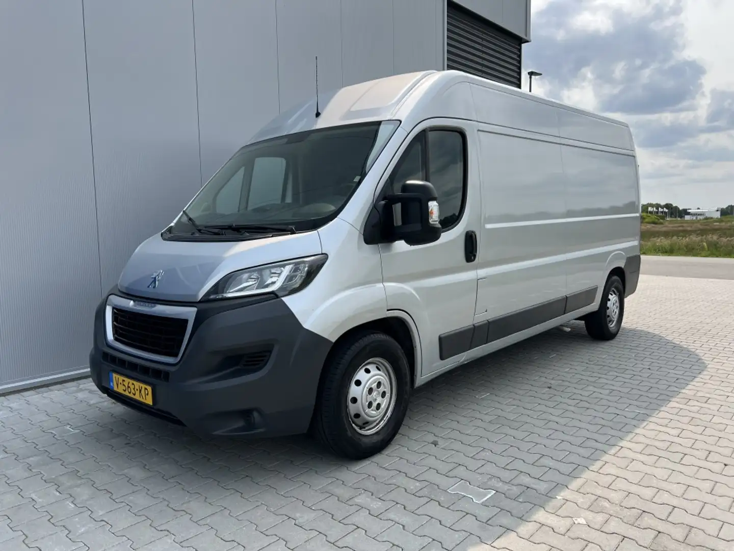 Peugeot Boxer 435 2.0 HDI L3H2 nieuwe apk Gris - 1